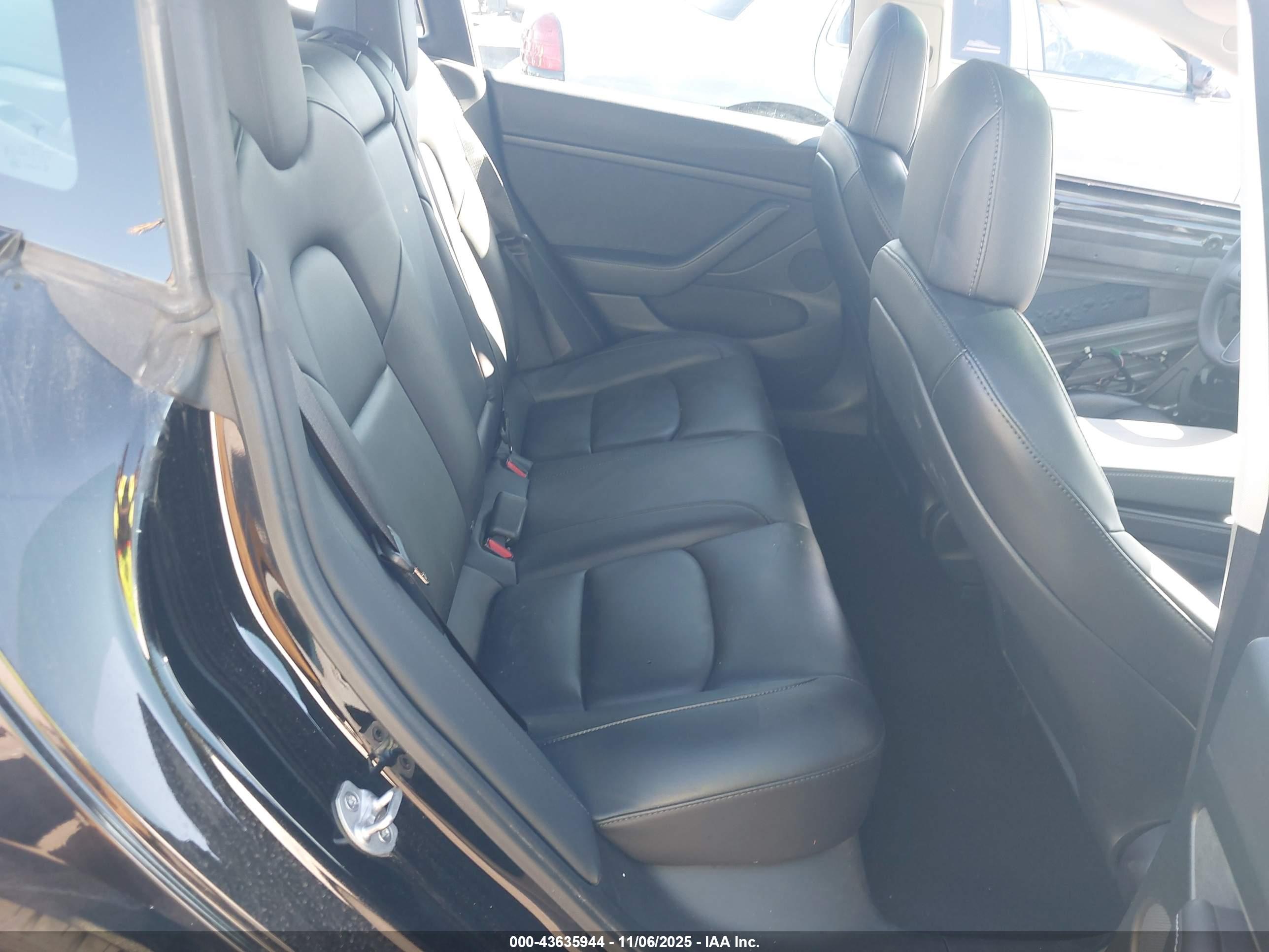 TESLA MODEL image 8