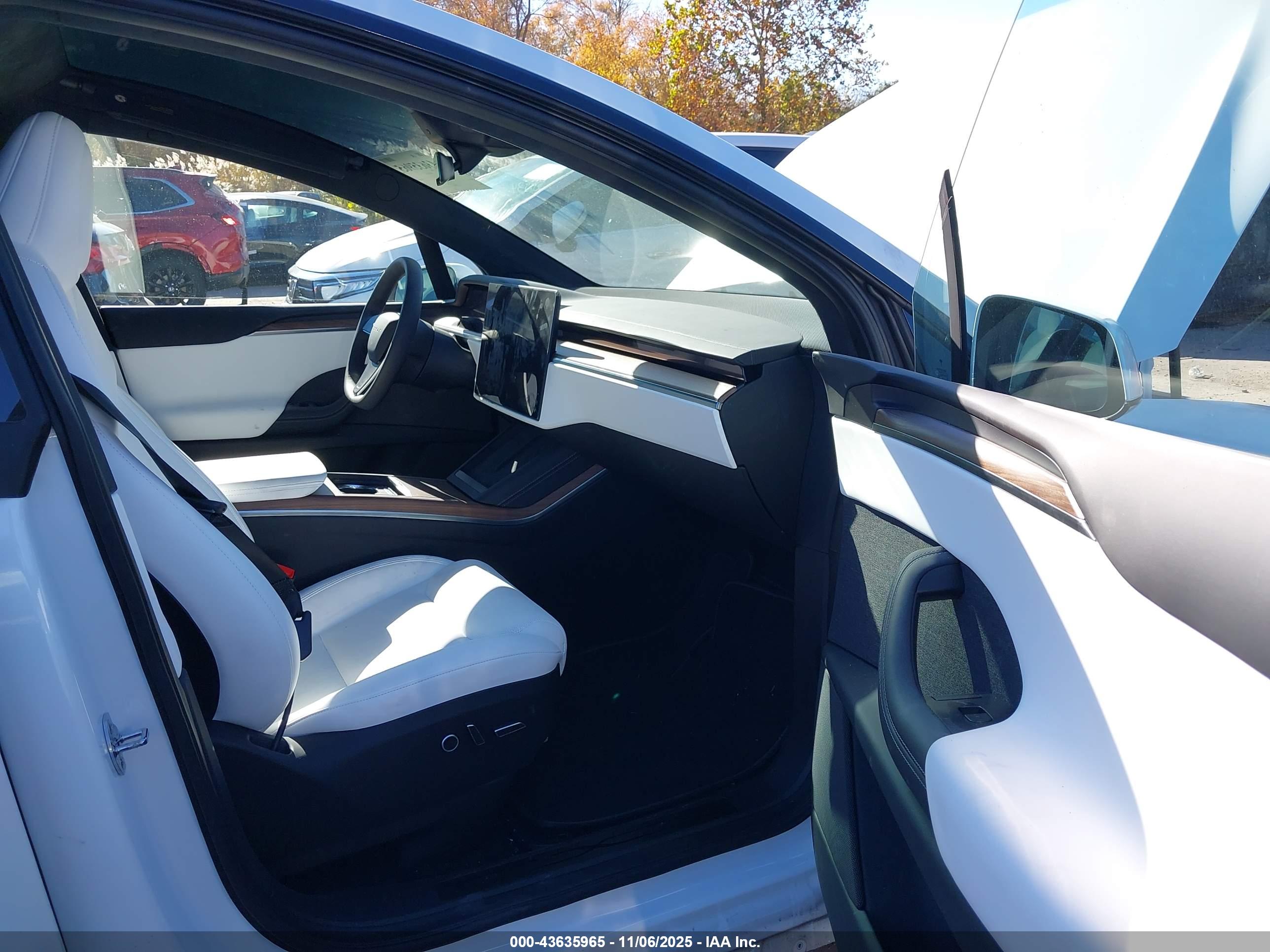 TESLA MODEL image 5