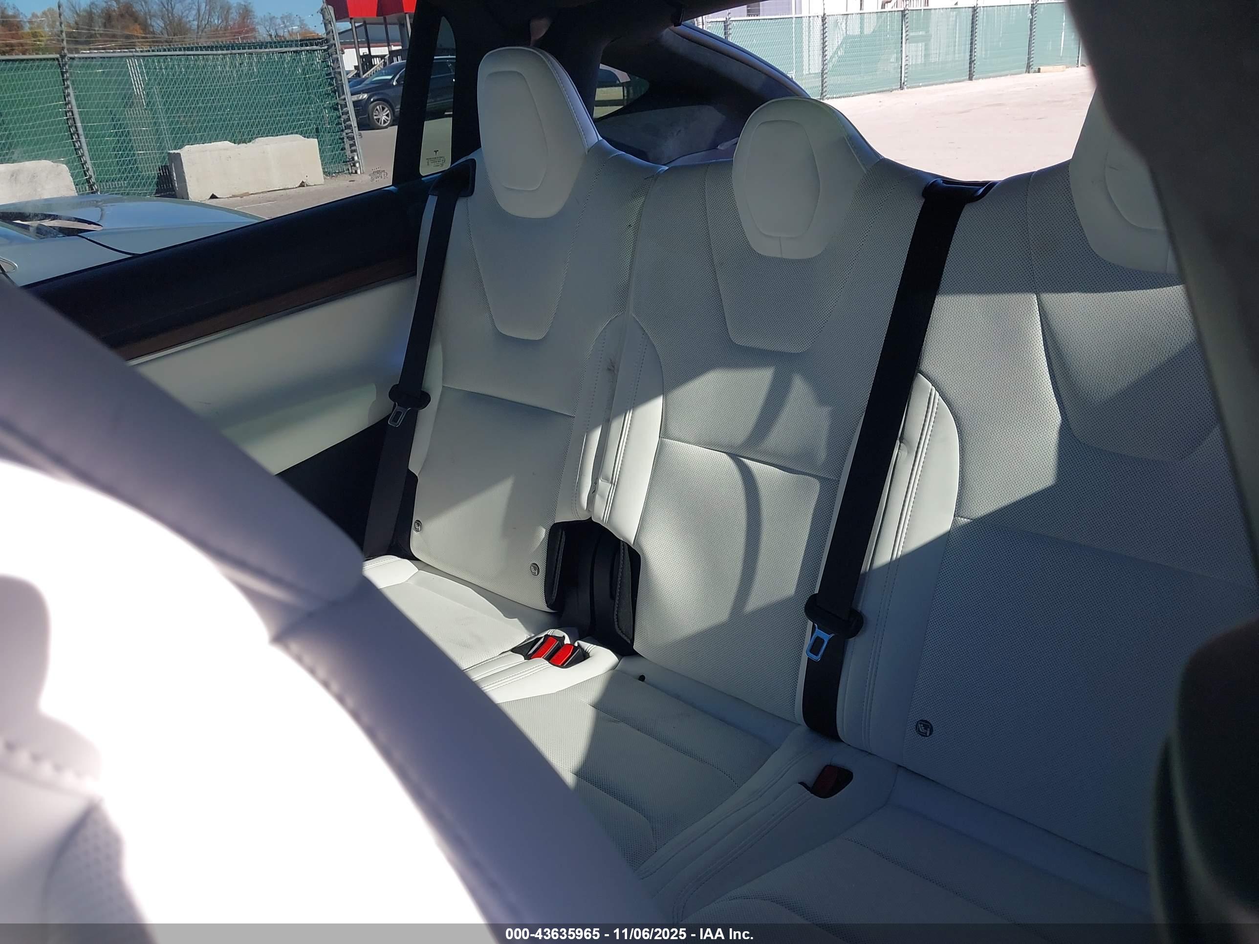 TESLA MODEL image 8