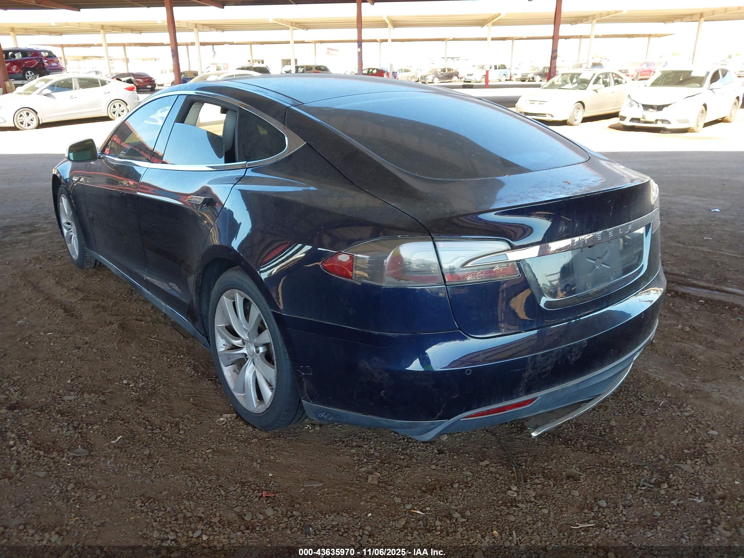 TESLA MODEL image 3
