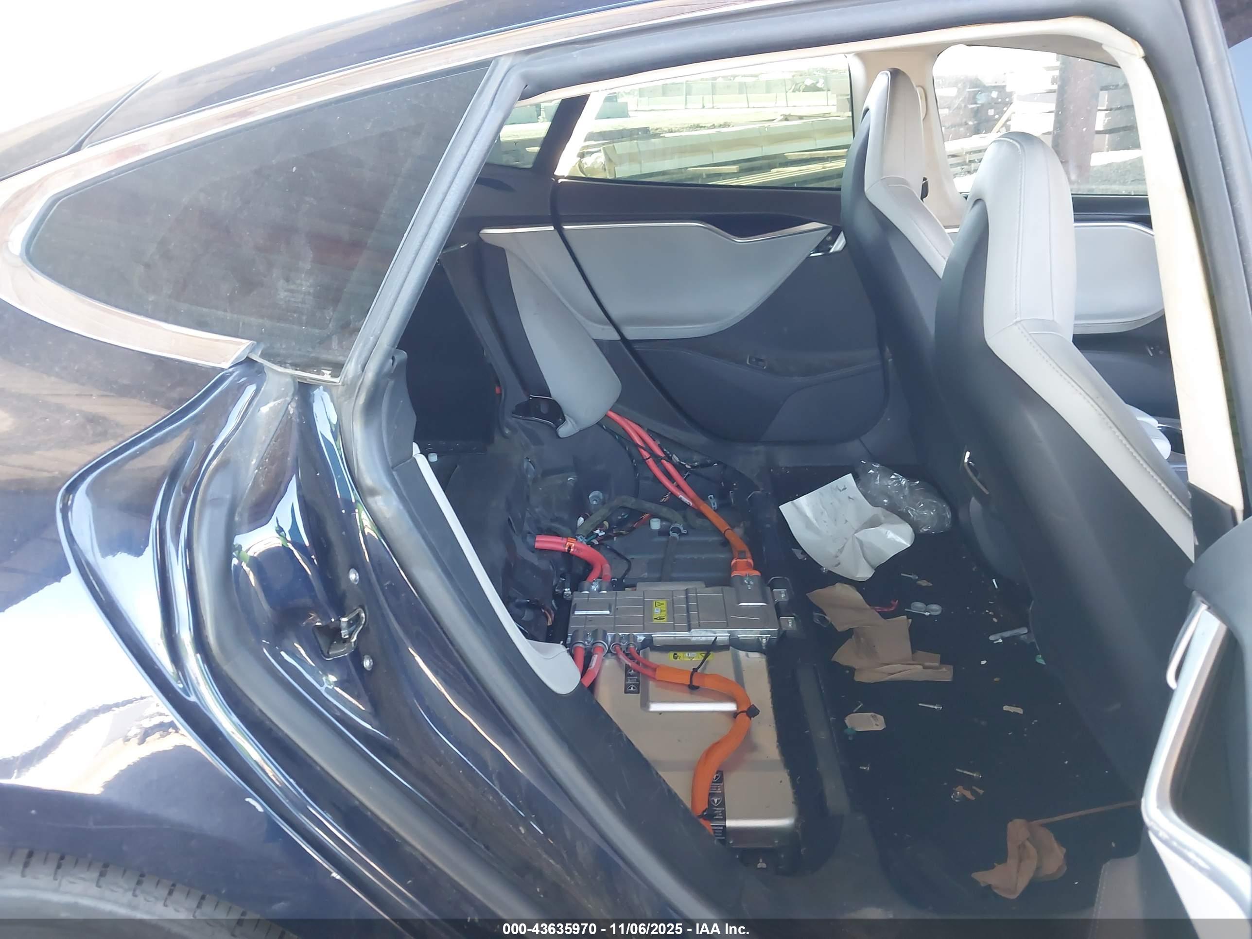 TESLA MODEL image 8