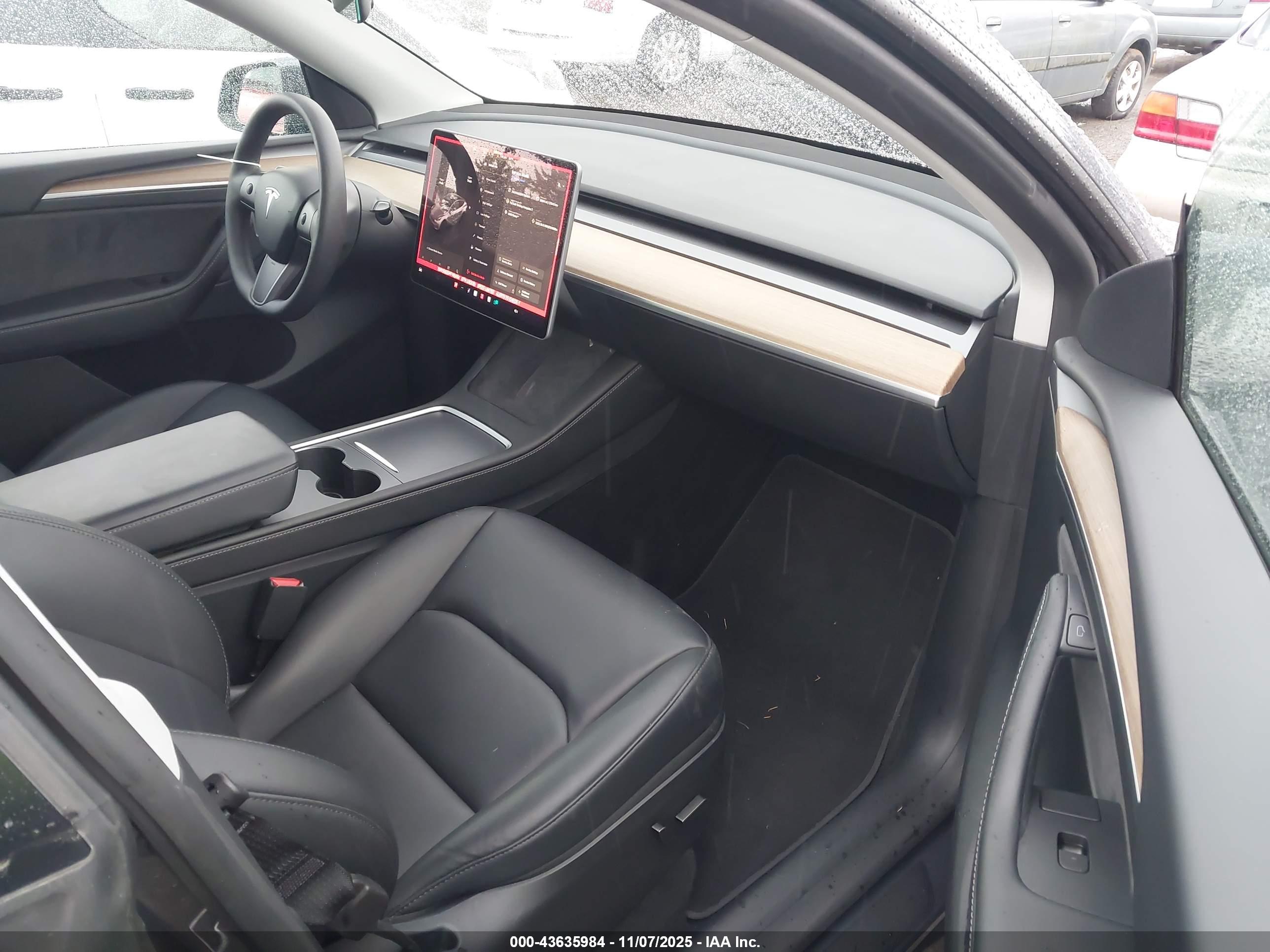 TESLA MODEL image 5