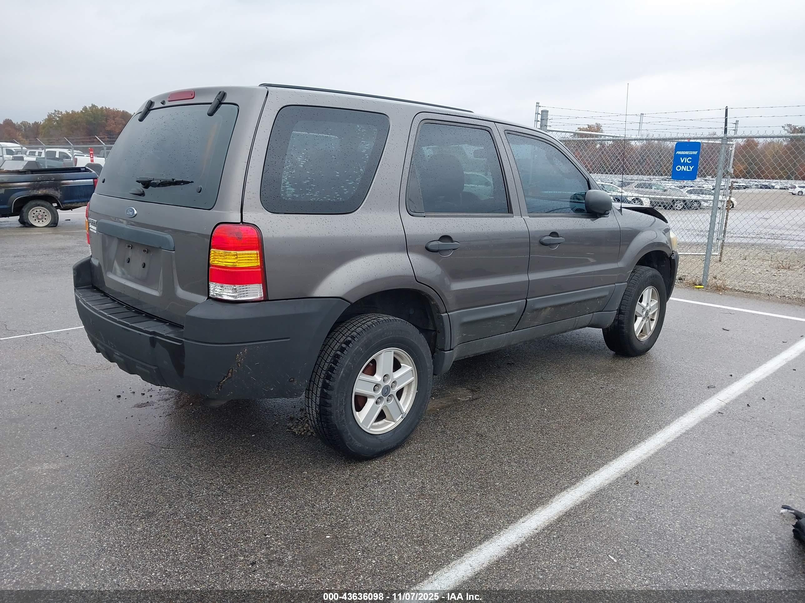 FORD ESCAPE image 4