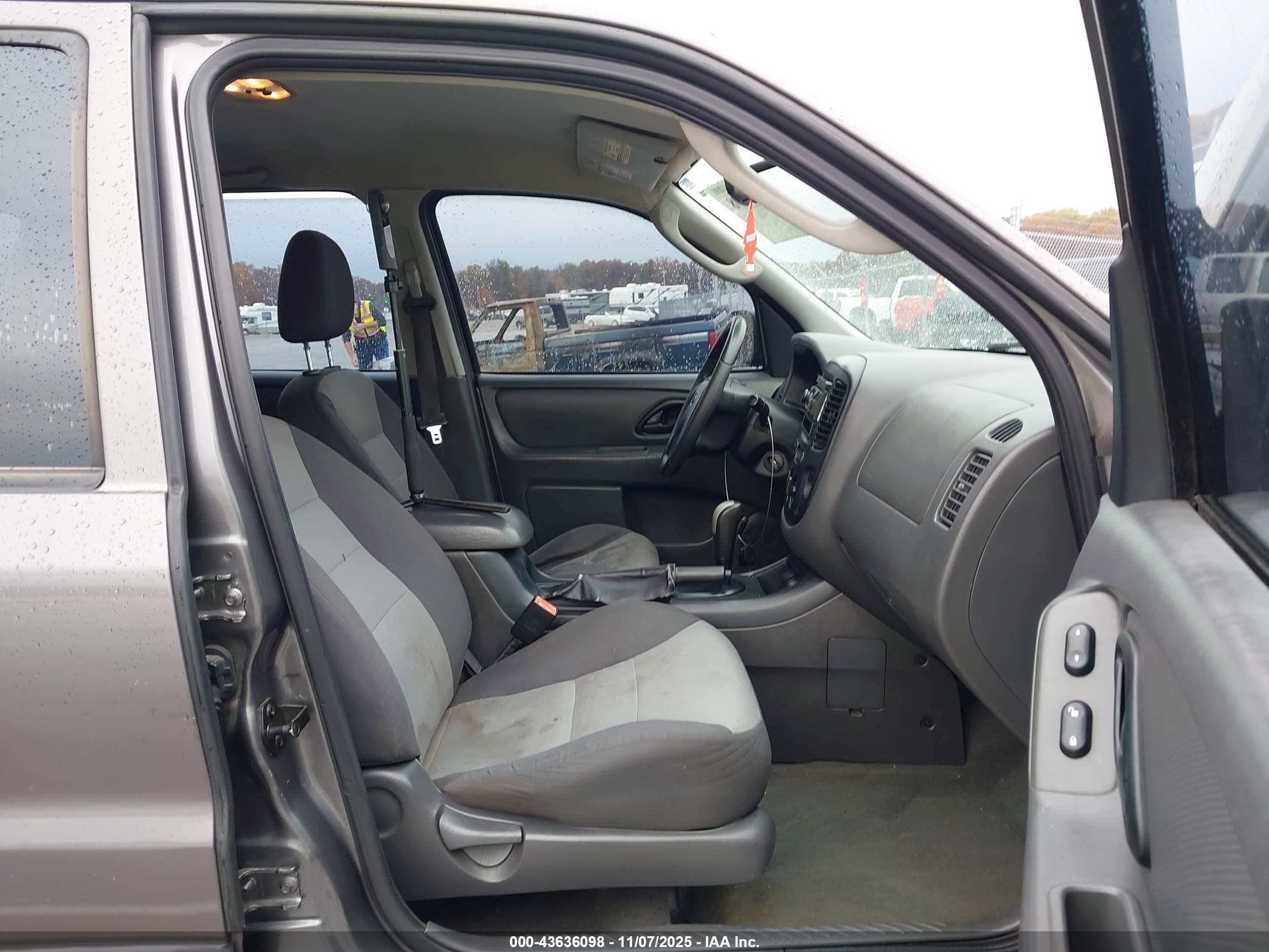 FORD ESCAPE image 5