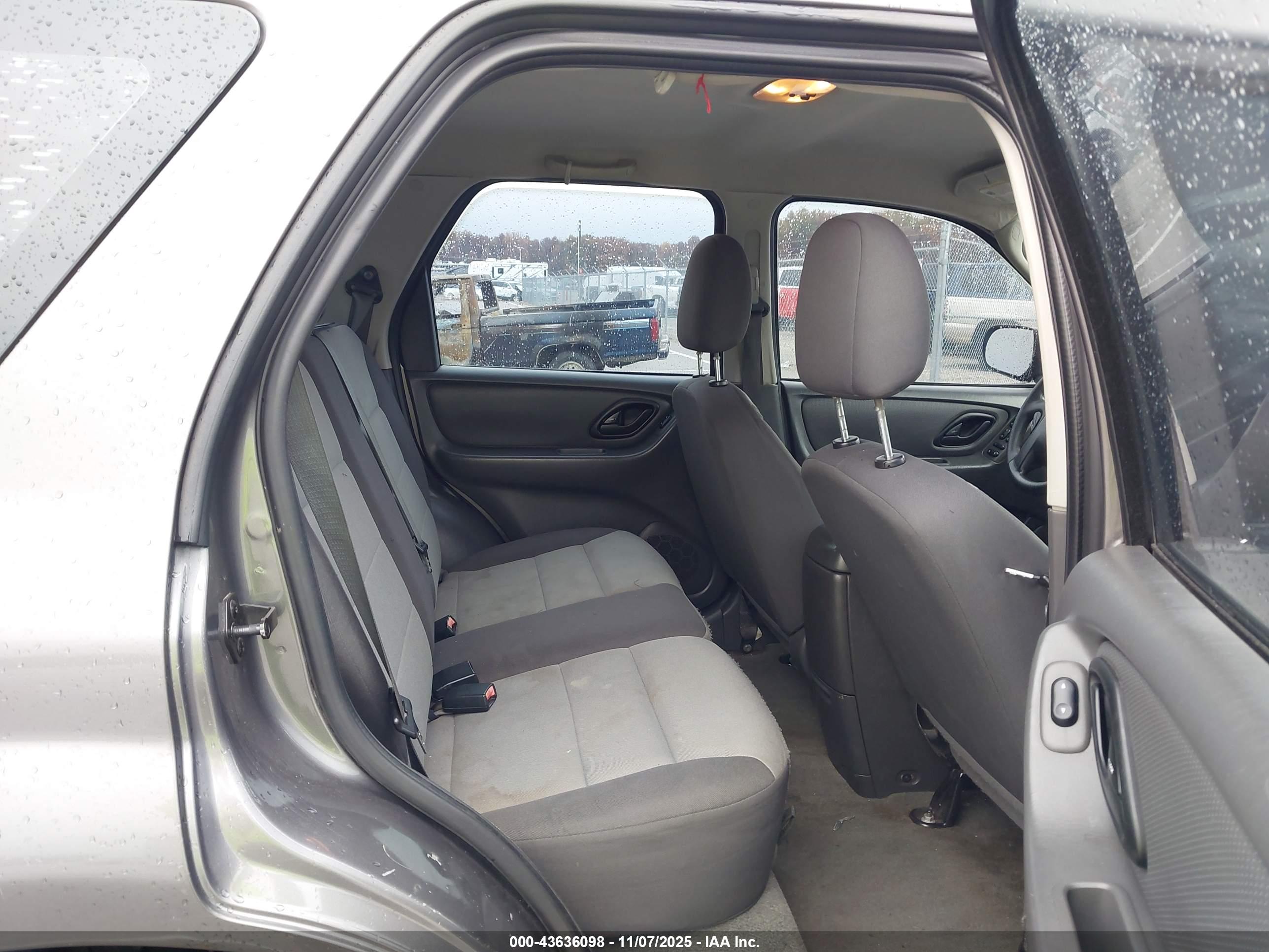 FORD ESCAPE image 8