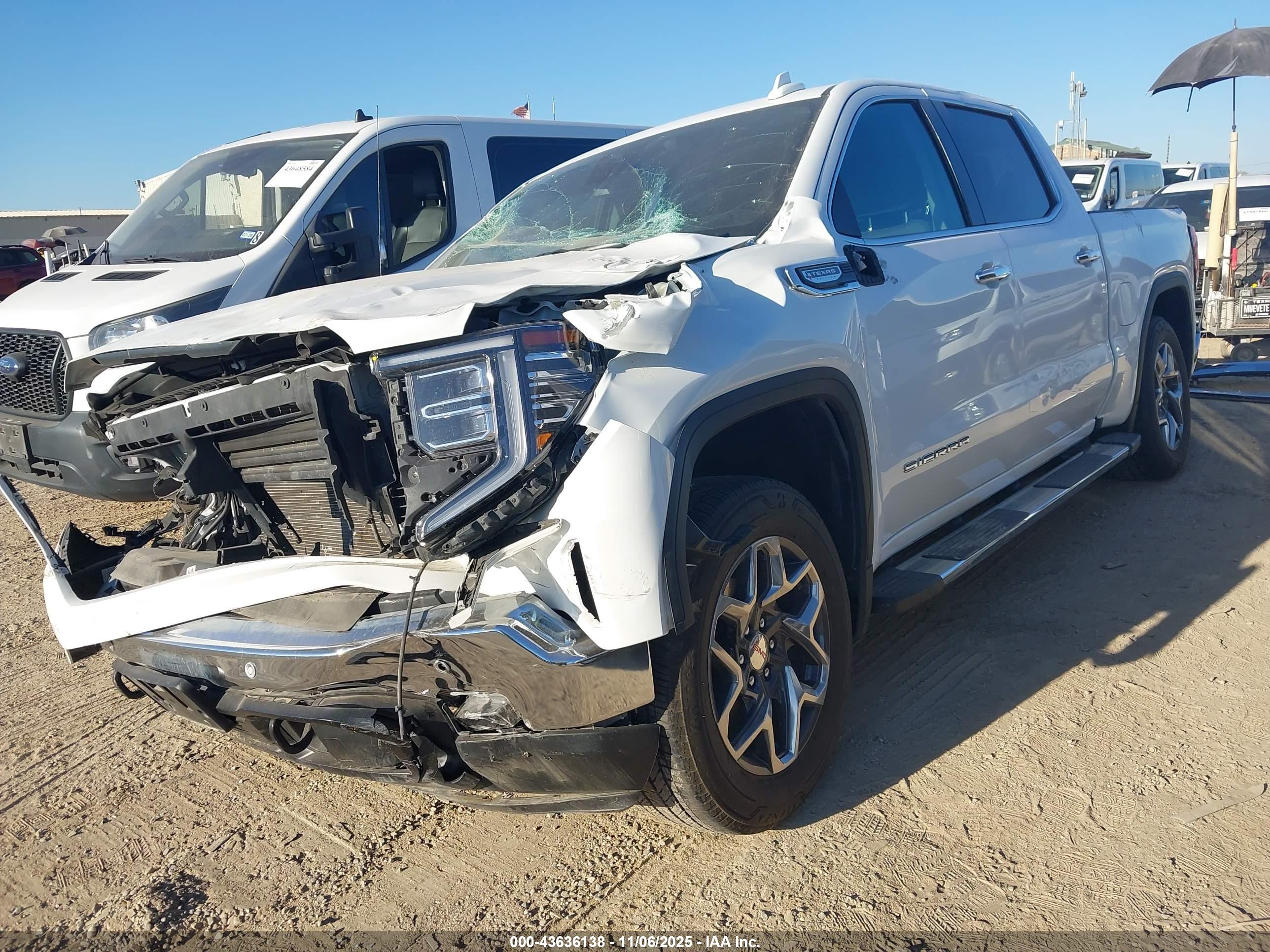 GMC SIERRA image 2