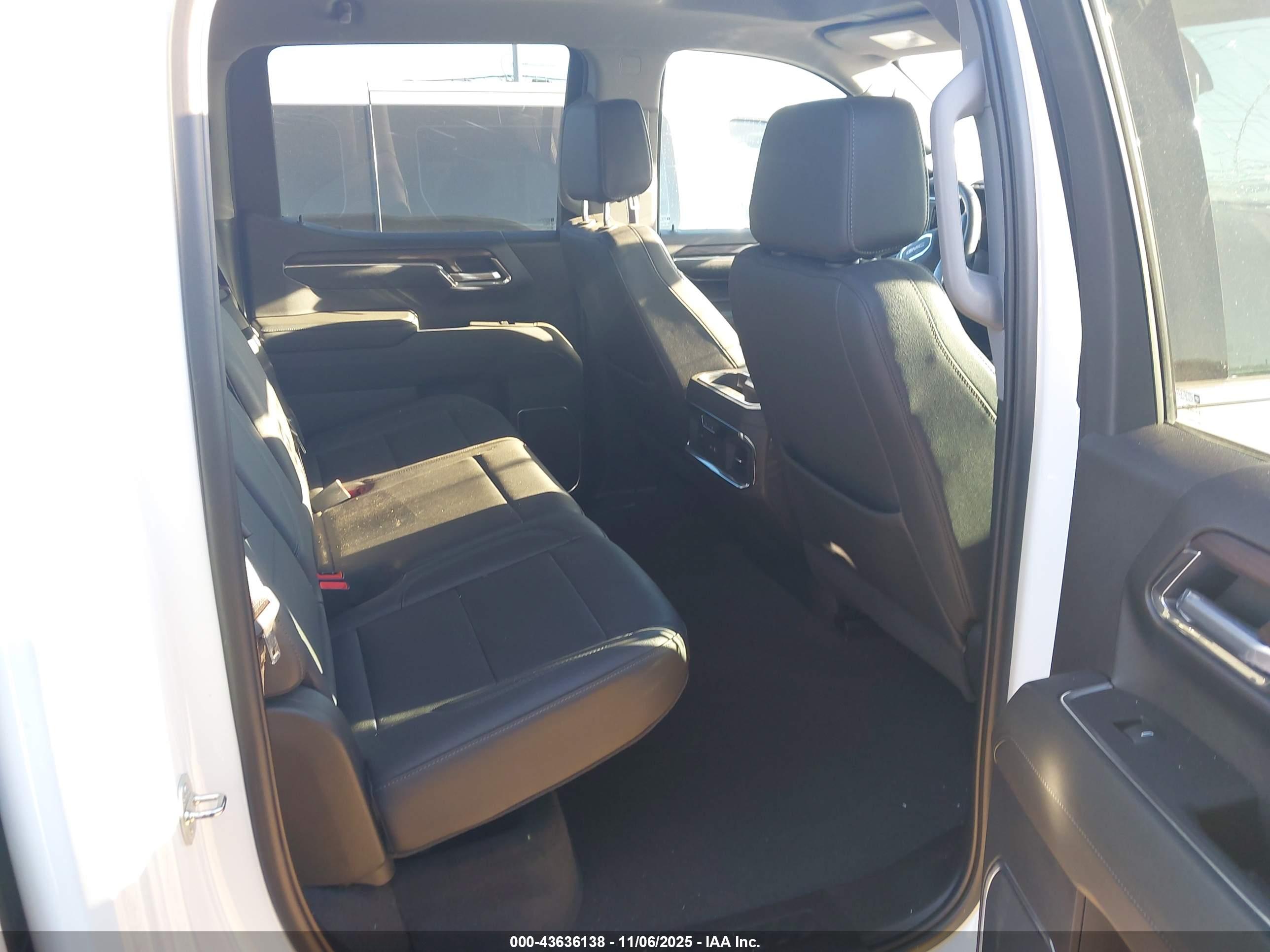 GMC SIERRA image 8