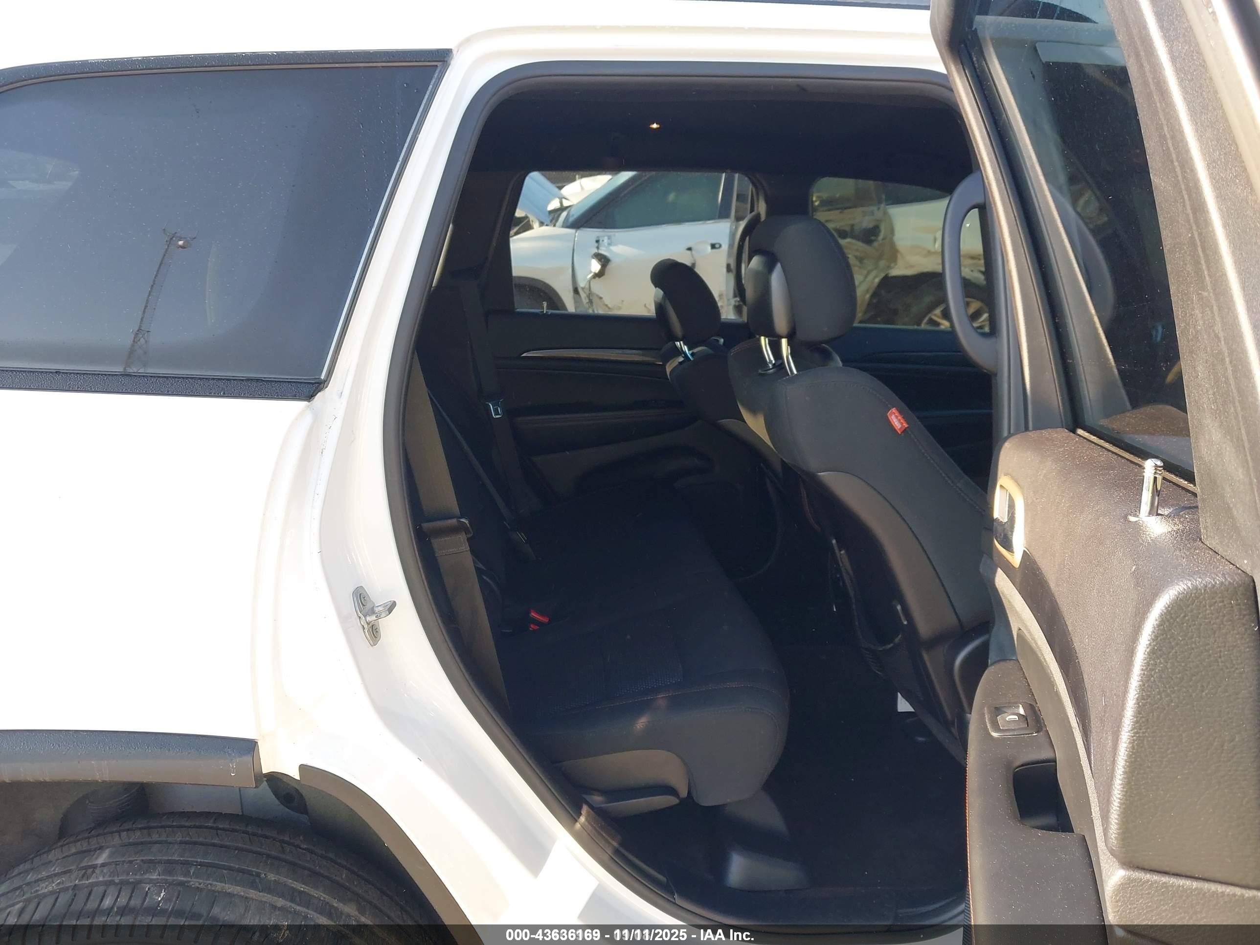 JEEP GRAND image 8