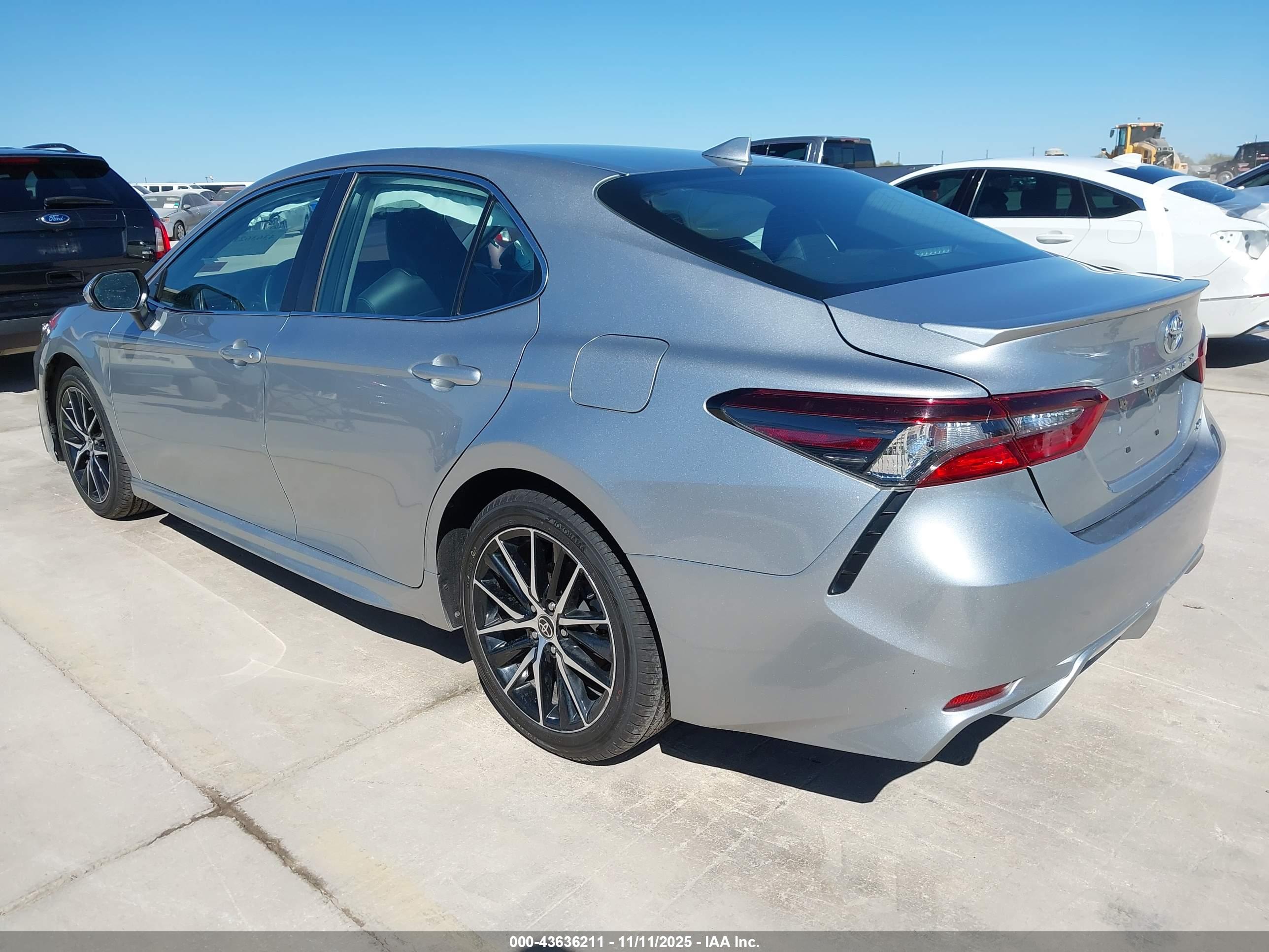 TOYOTA CAMRY image 3