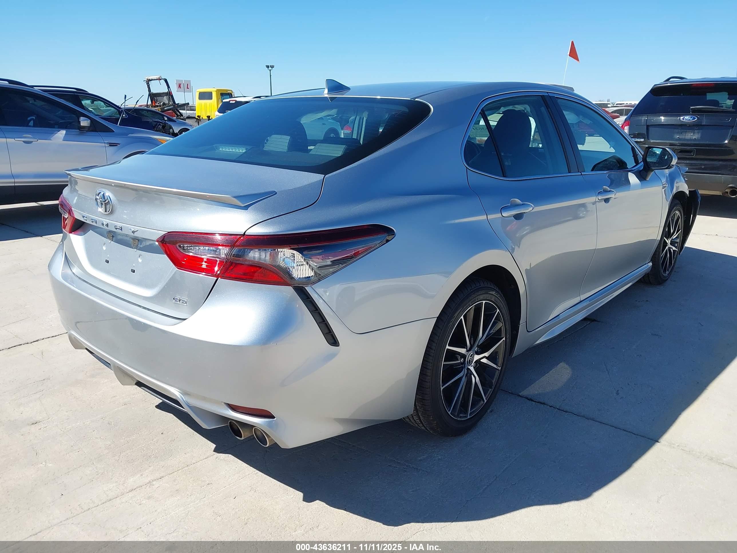 TOYOTA CAMRY image 4