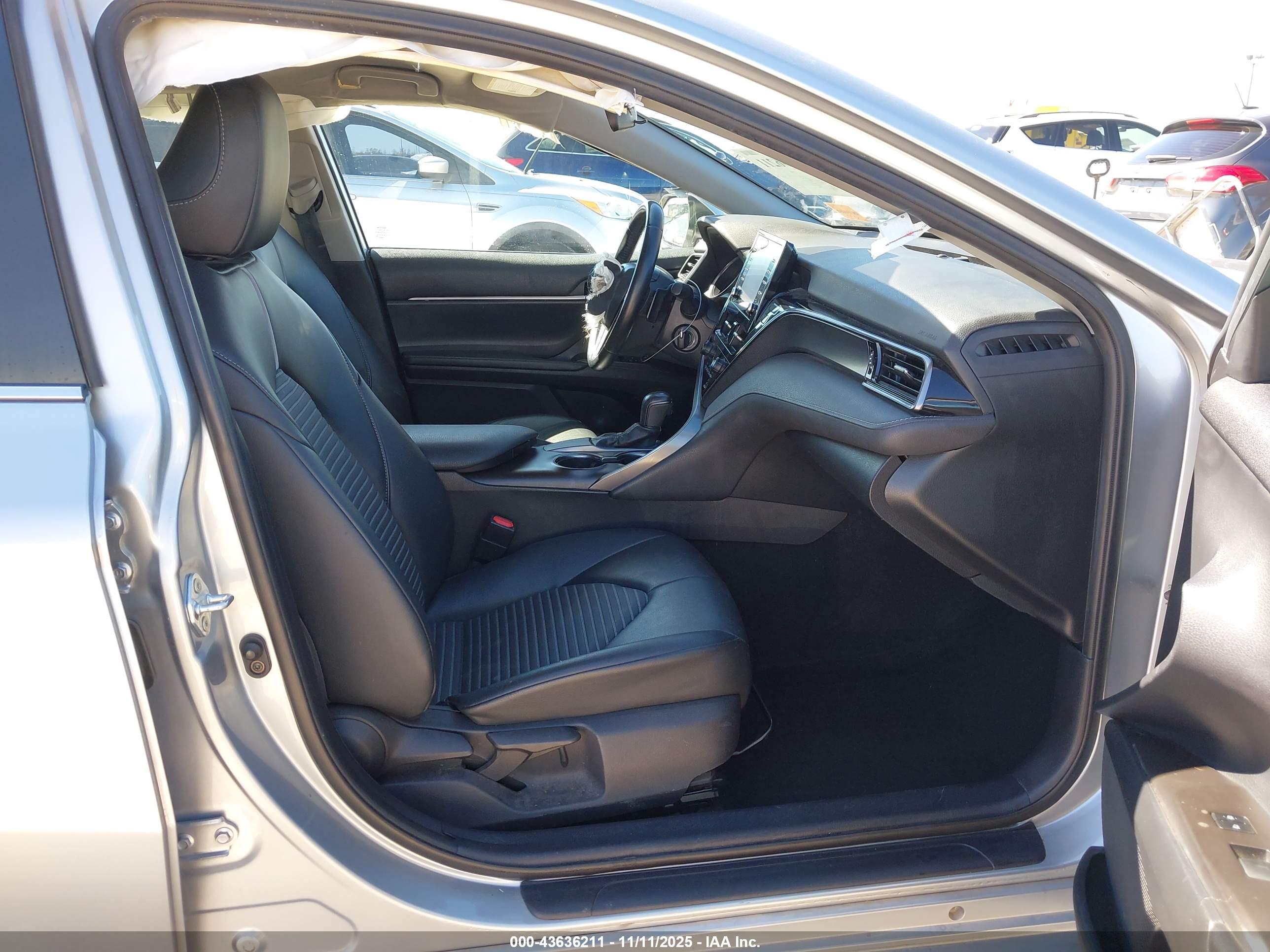 TOYOTA CAMRY image 5