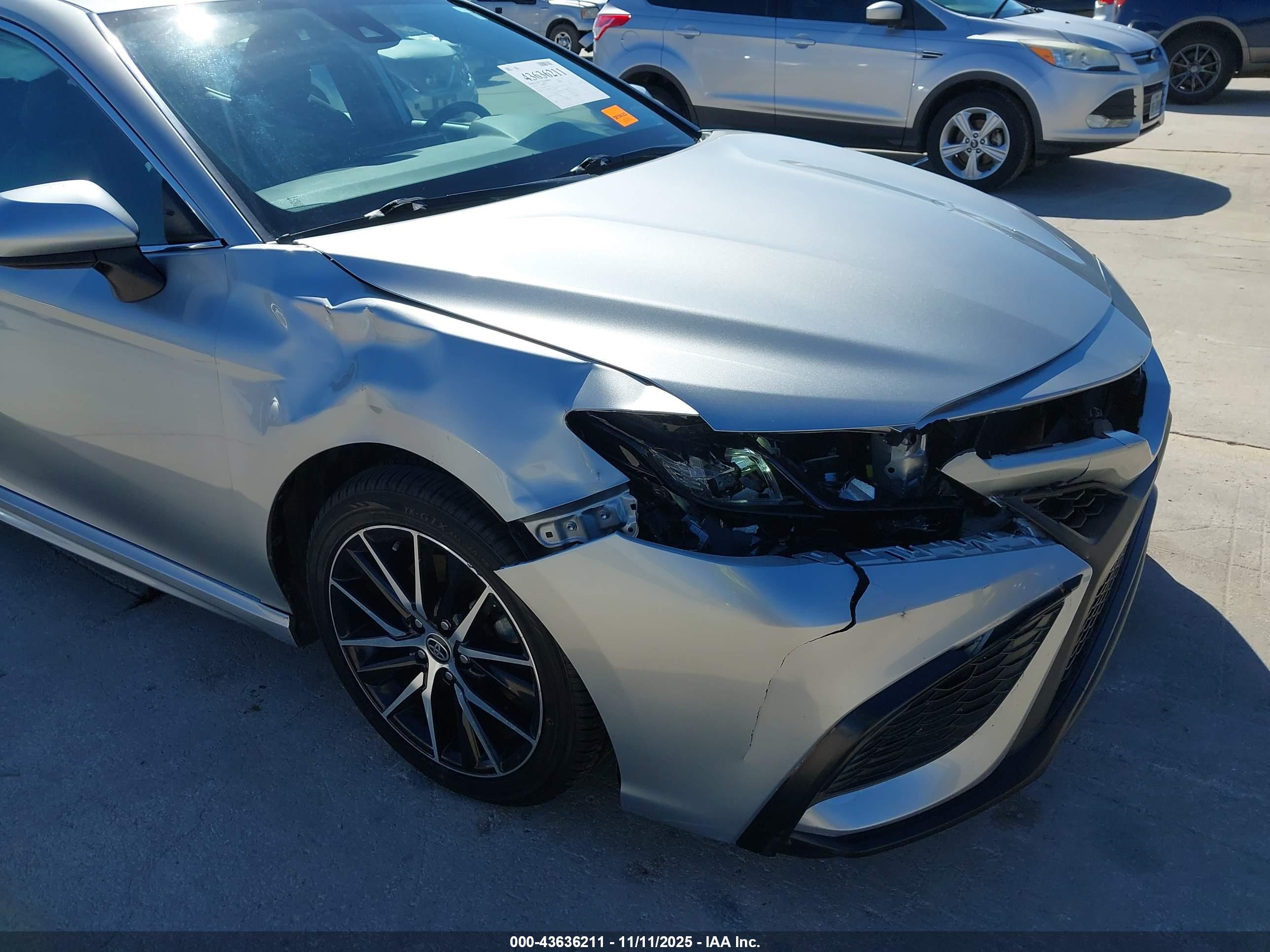 TOYOTA CAMRY image 6