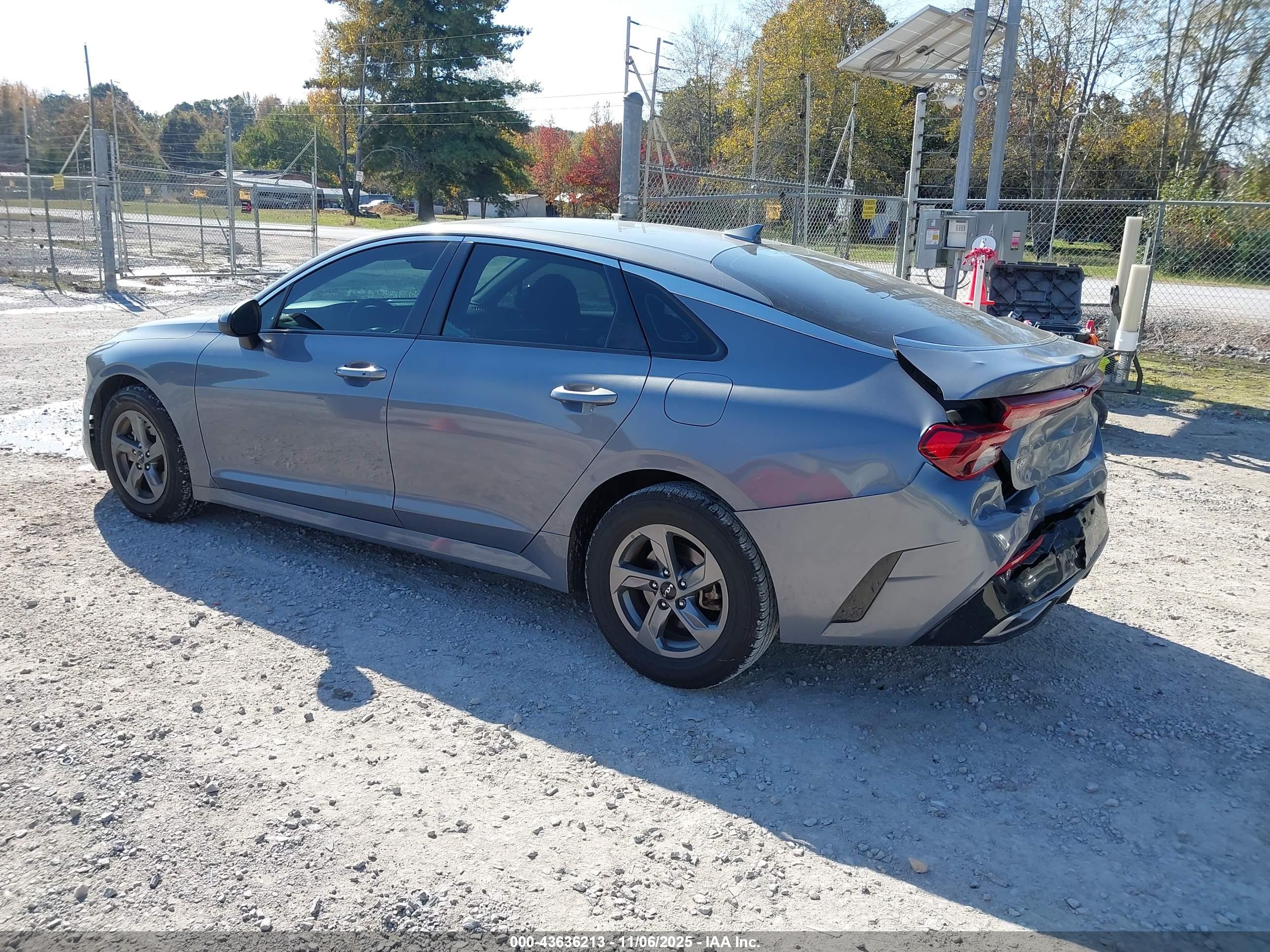 KIA K5 image 3