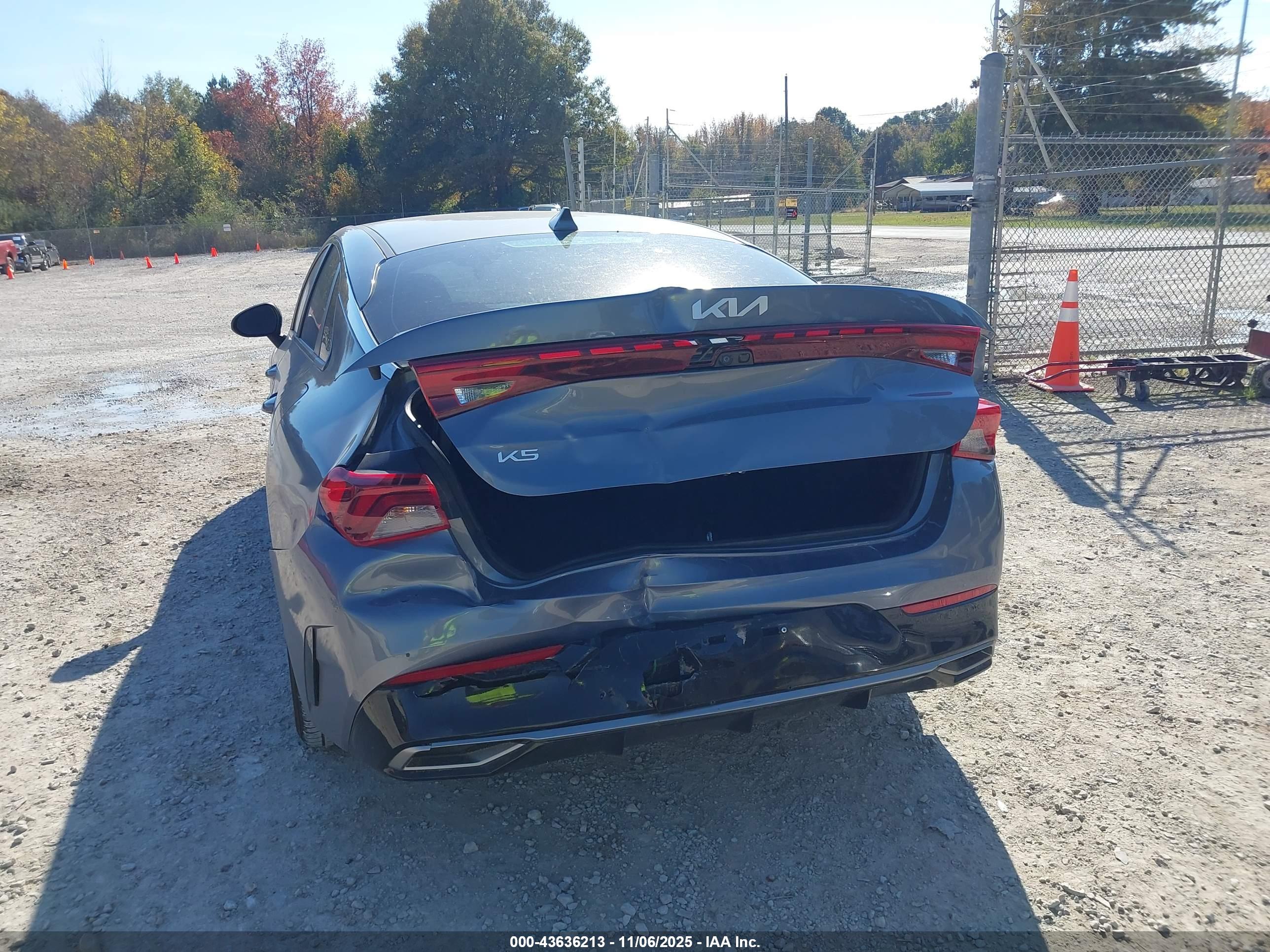 KIA K5 image 6