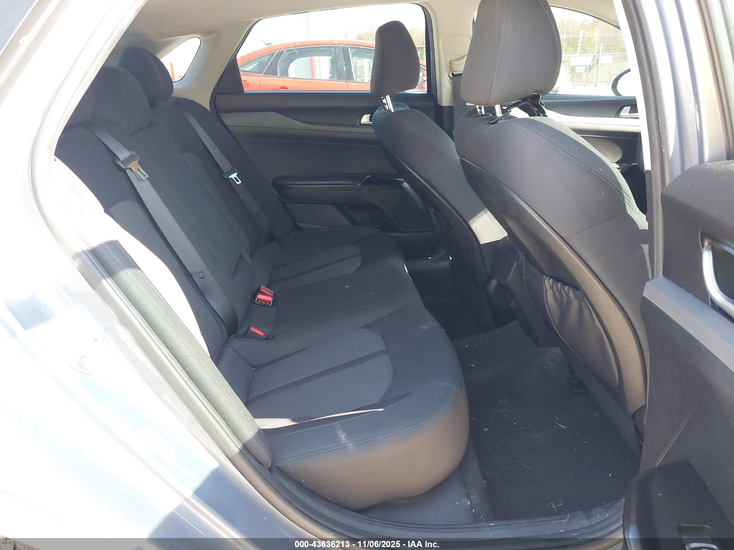 KIA K5 image 8