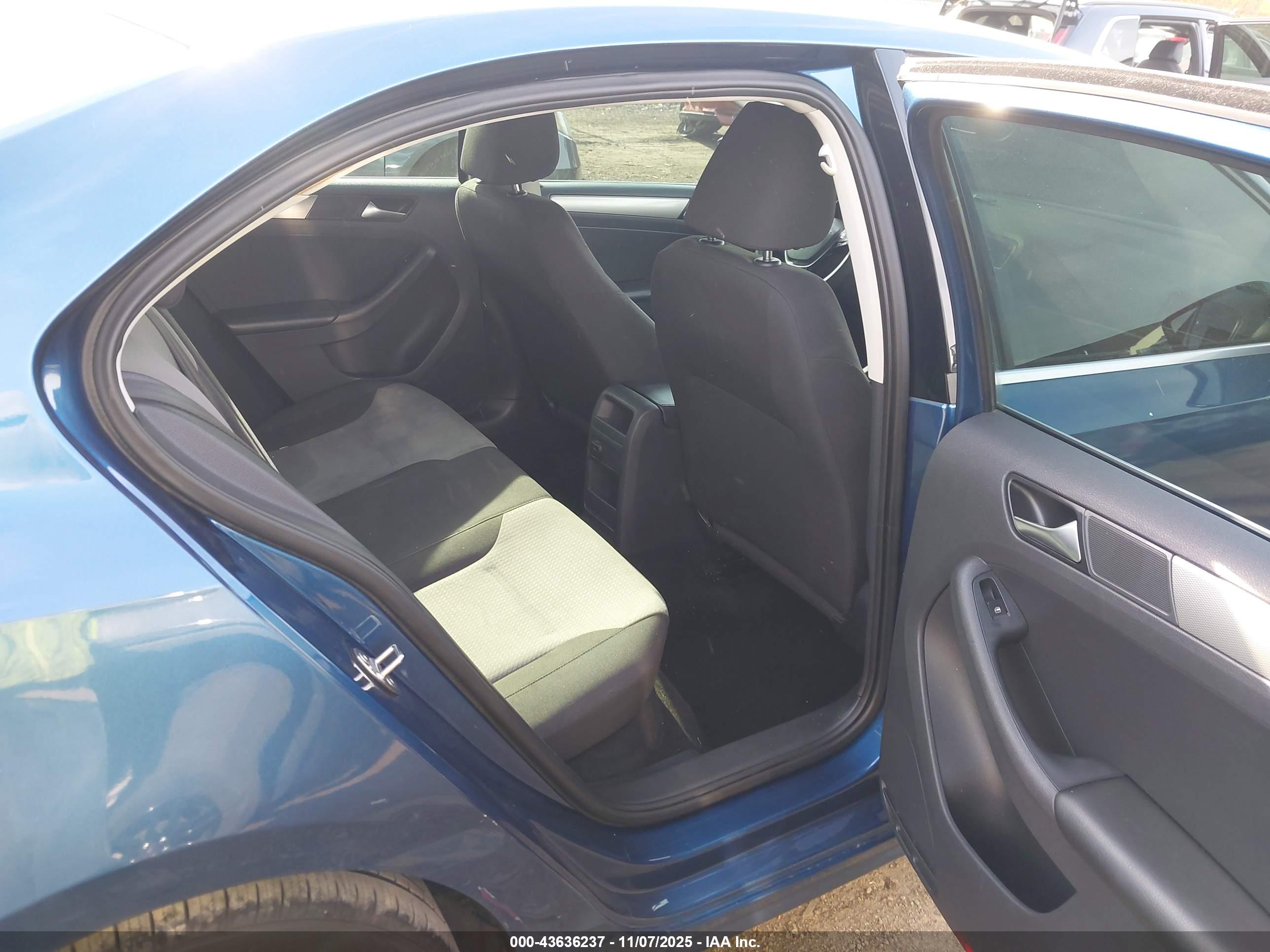 VOLKSWAGEN JETTA image 8