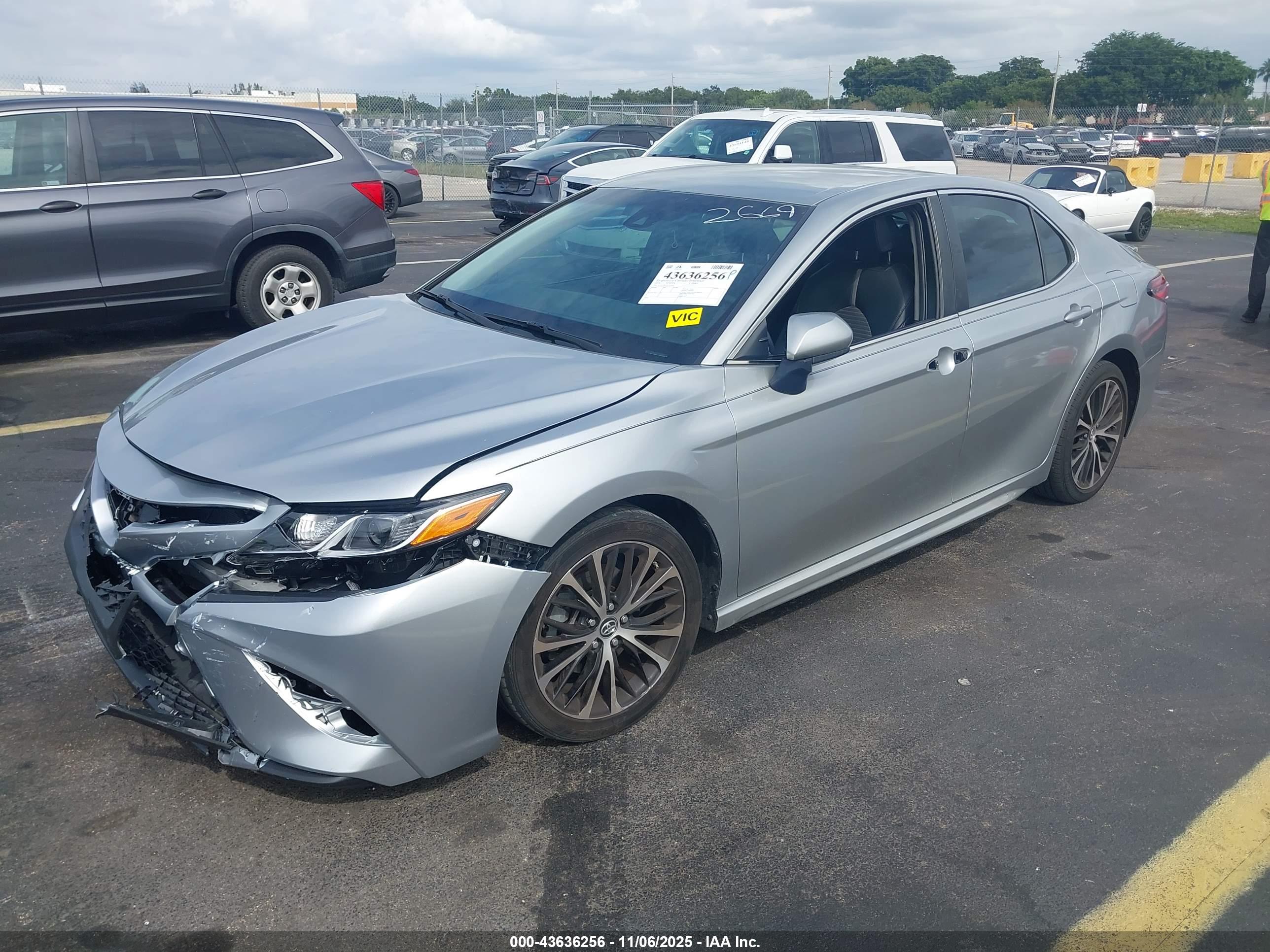TOYOTA CAMRY image 2