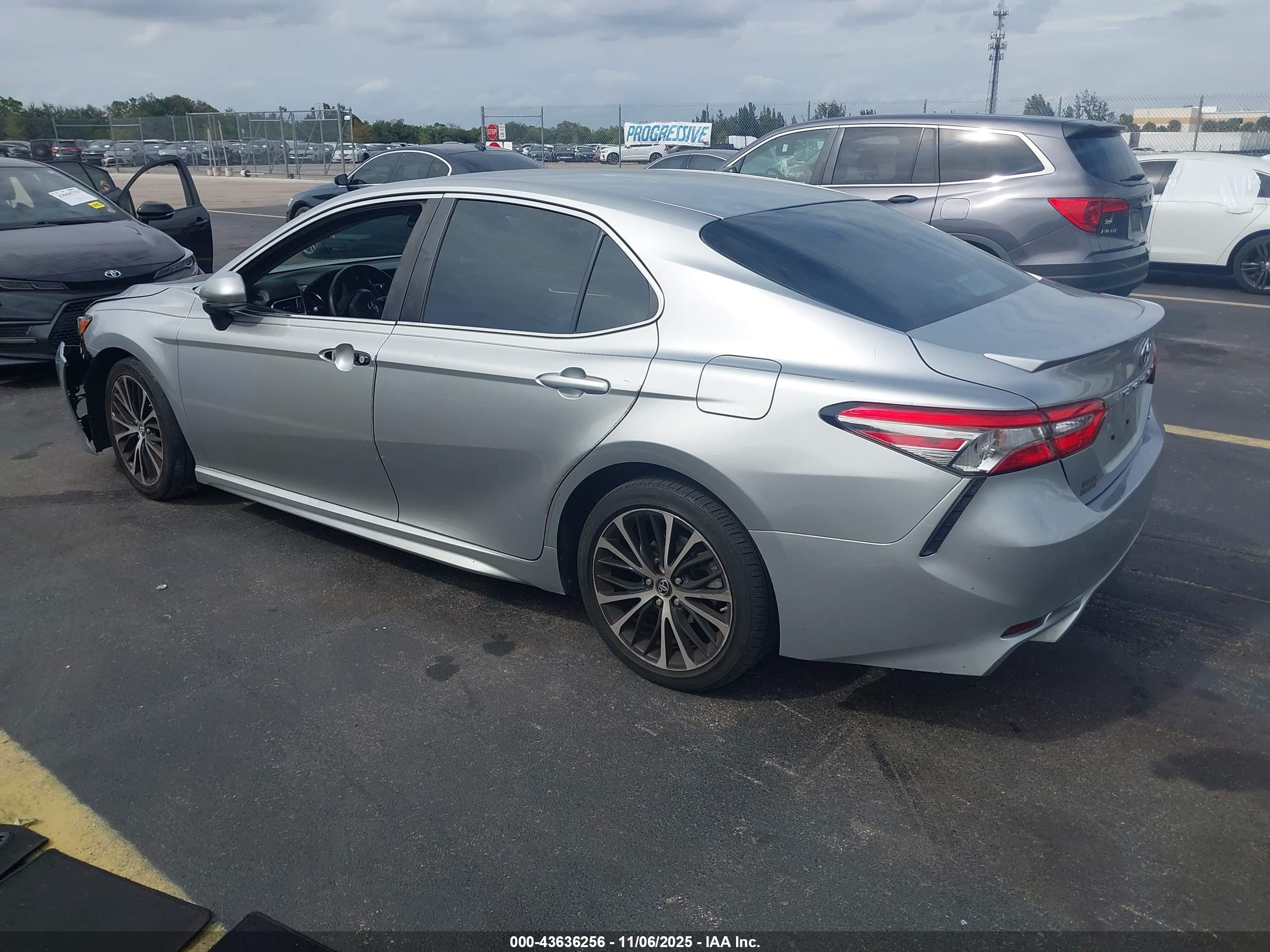 TOYOTA CAMRY image 3