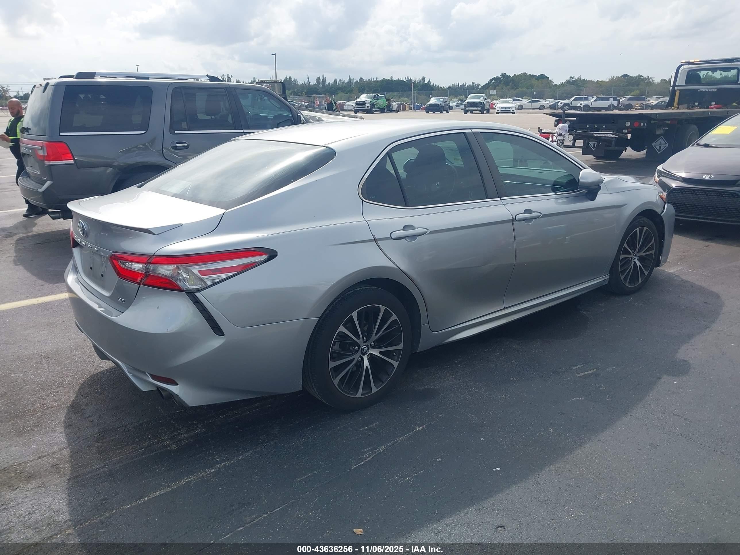 TOYOTA CAMRY image 4