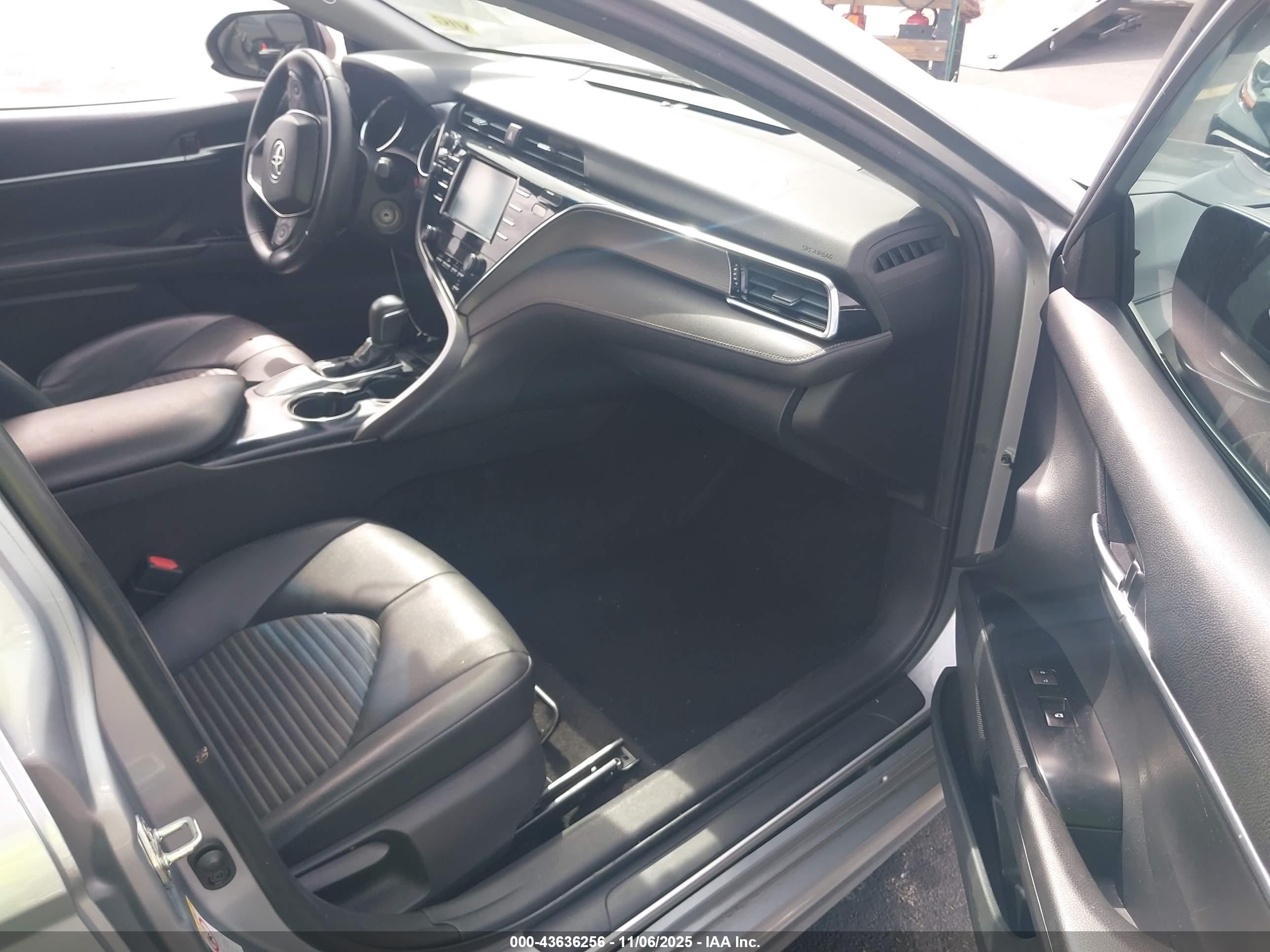 TOYOTA CAMRY image 5