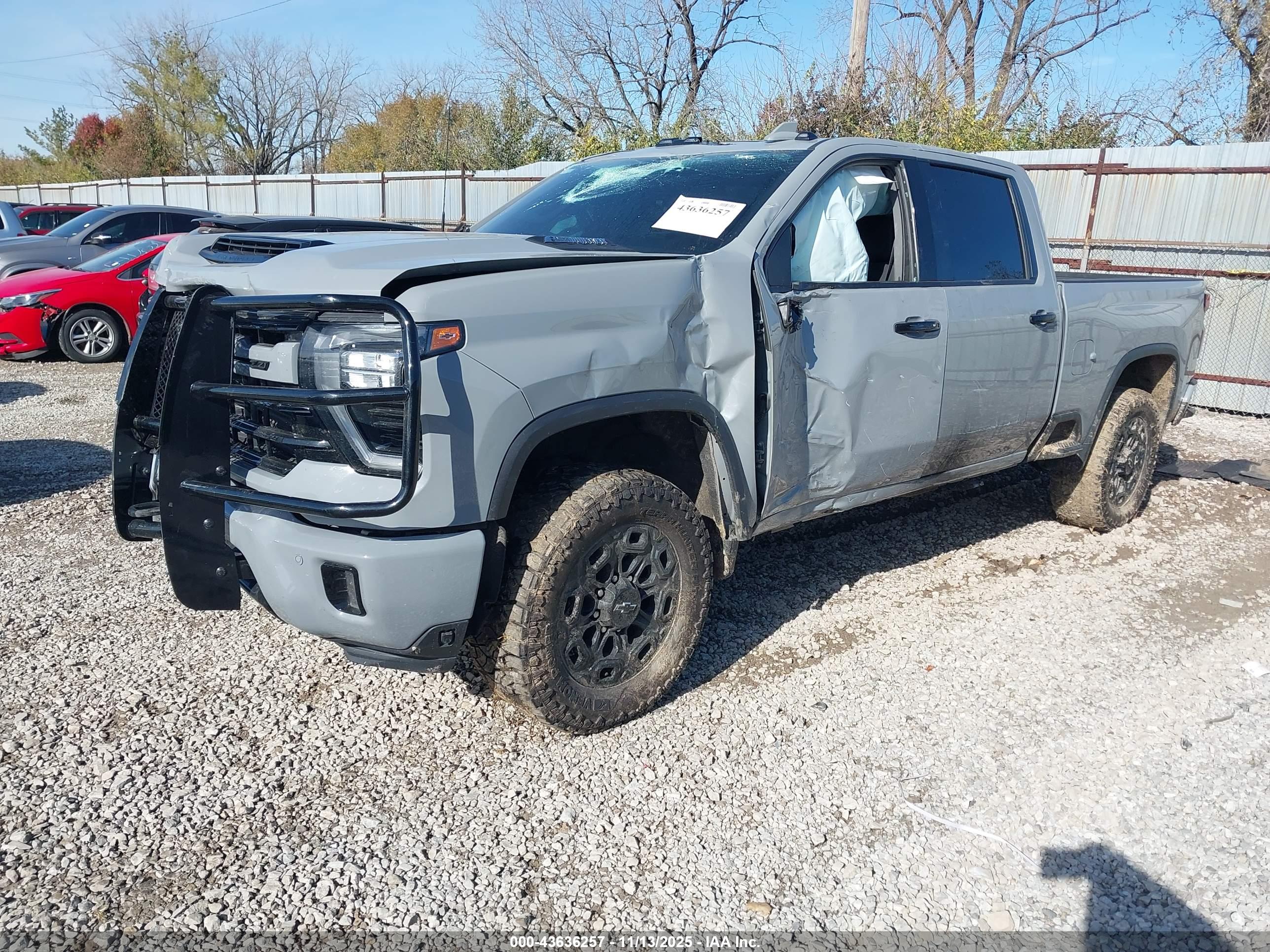 CHEVROLET SILVERADO image 2