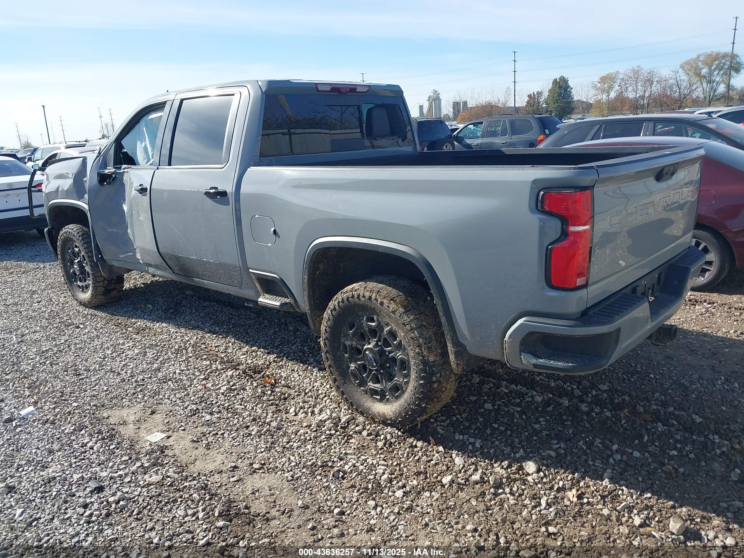 CHEVROLET SILVERADO image 3