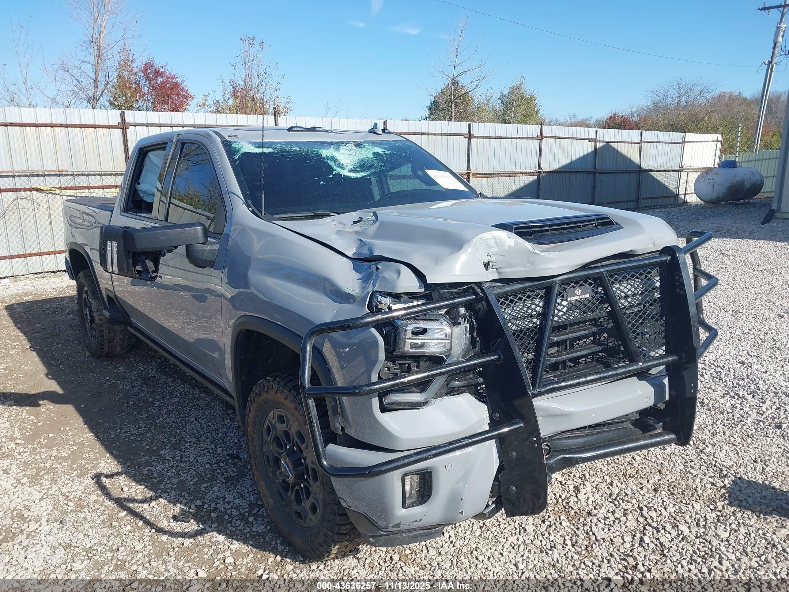 CHEVROLET SILVERADO image 6