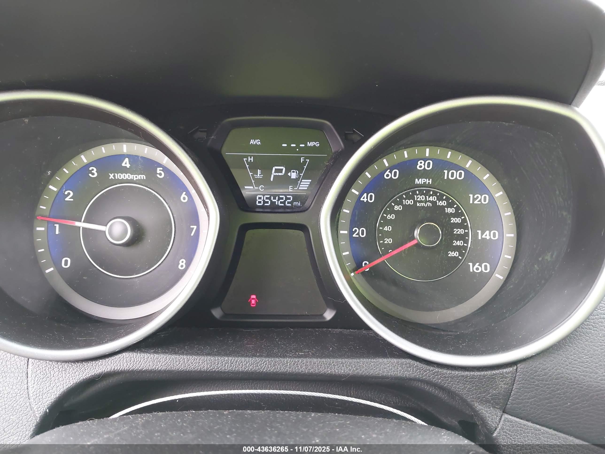 HYUNDAI ELANTRA image 7