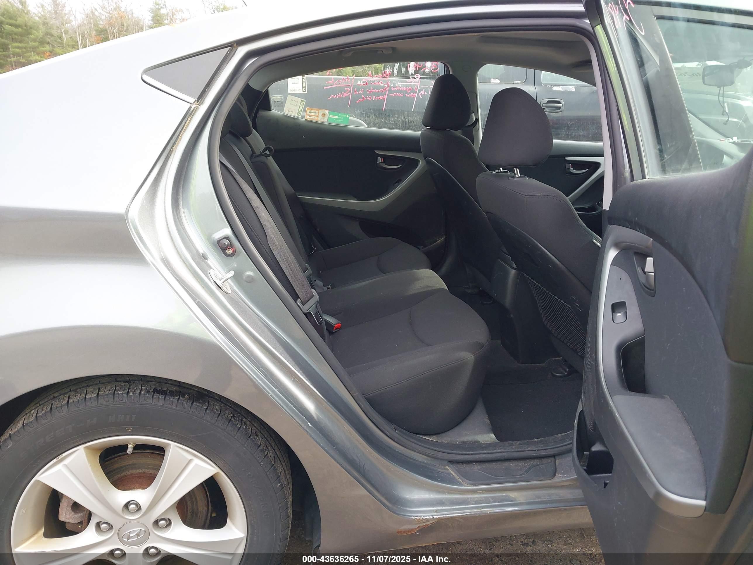 HYUNDAI ELANTRA image 8