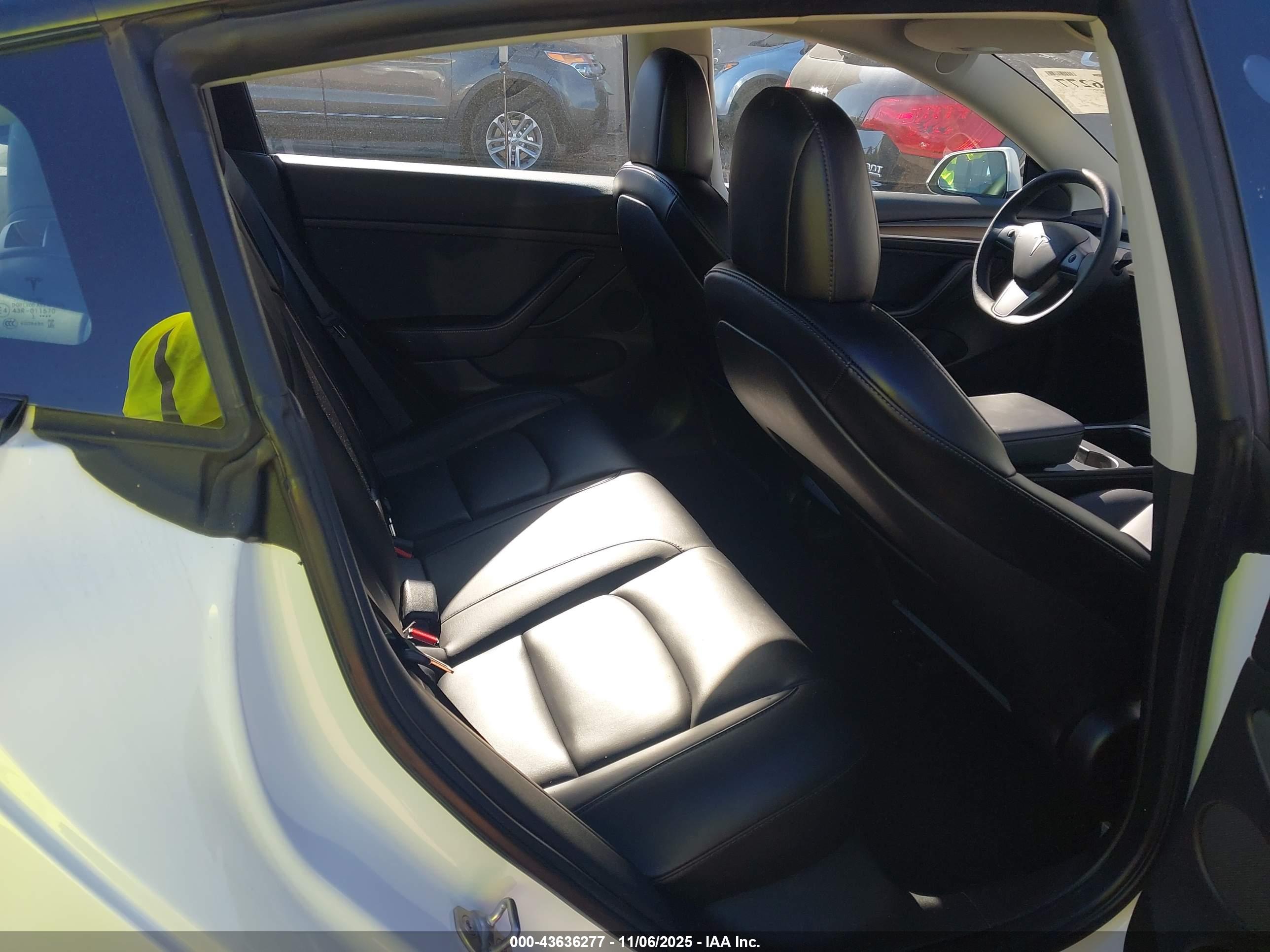 TESLA MODEL image 8