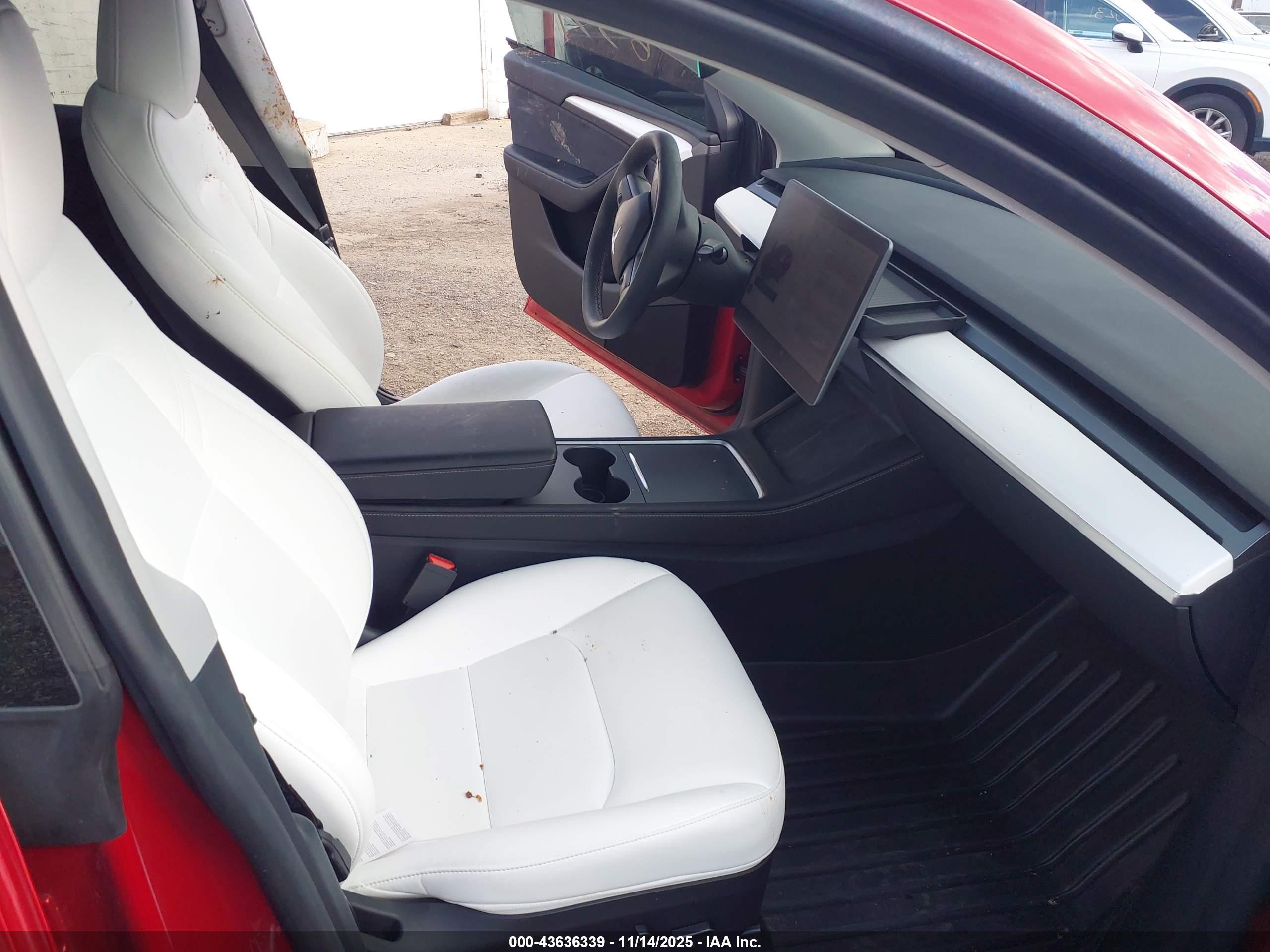 TESLA MODEL image 5