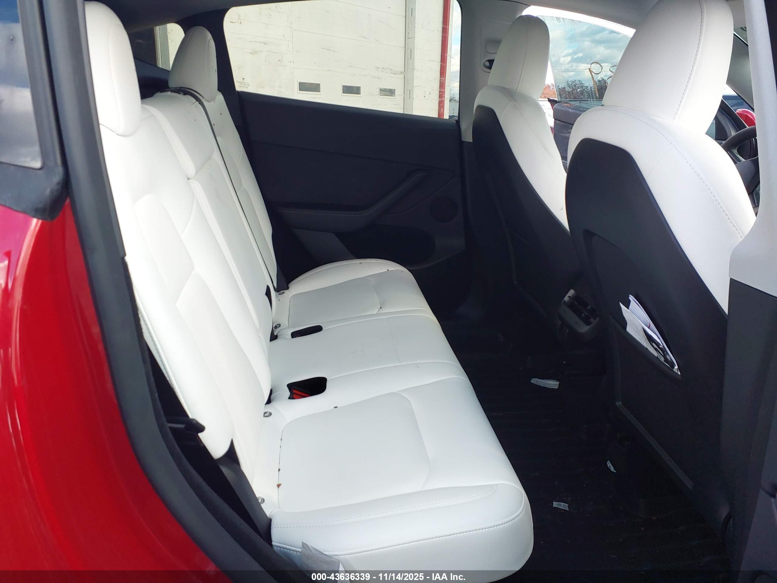 TESLA MODEL image 8