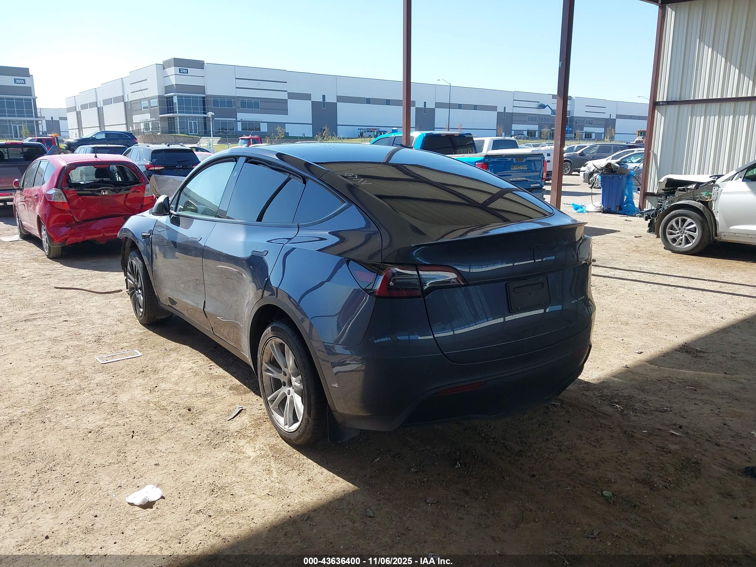 TESLA MODEL image 3