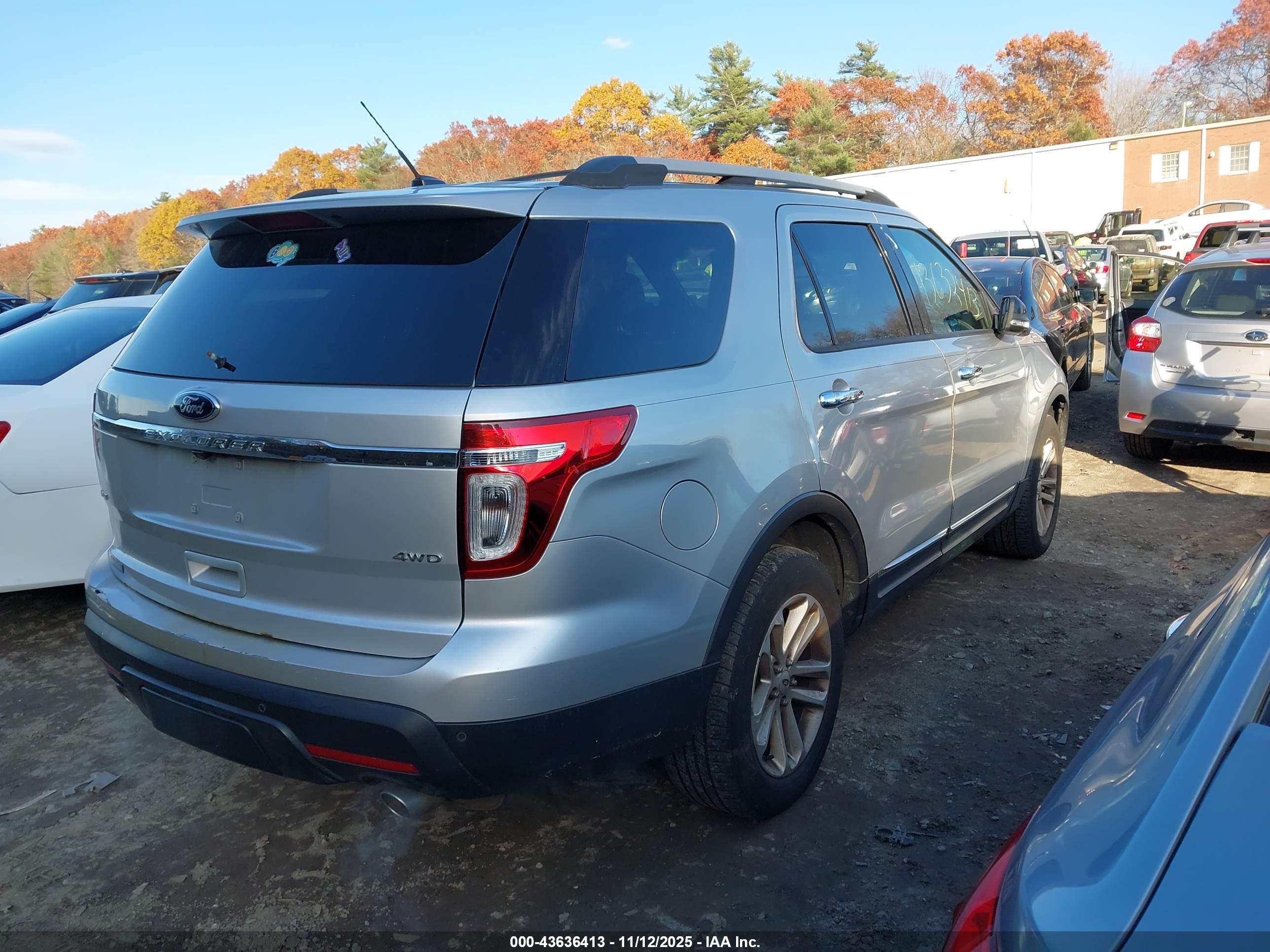 FORD EXPLORER image 4
