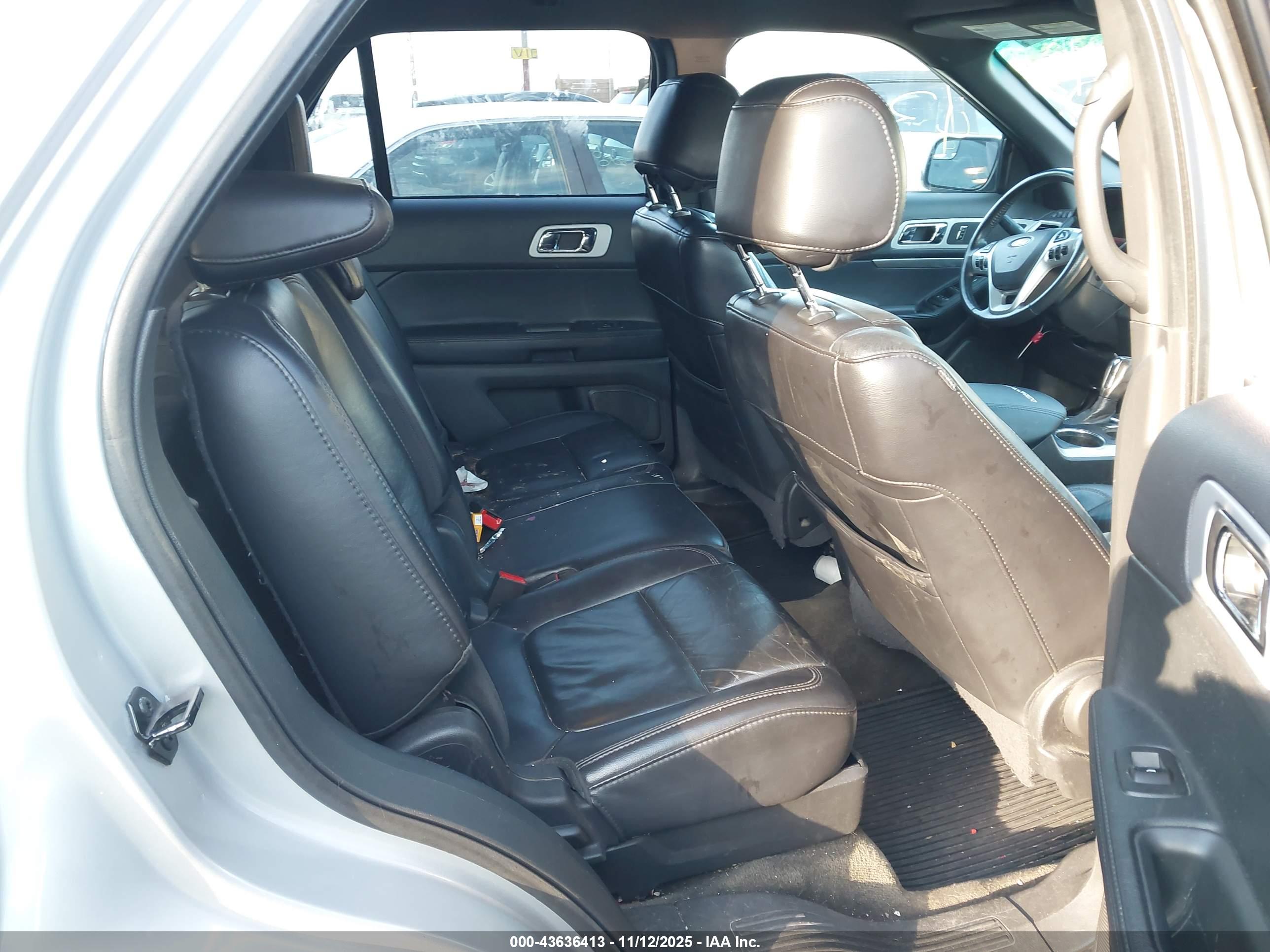 FORD EXPLORER image 8