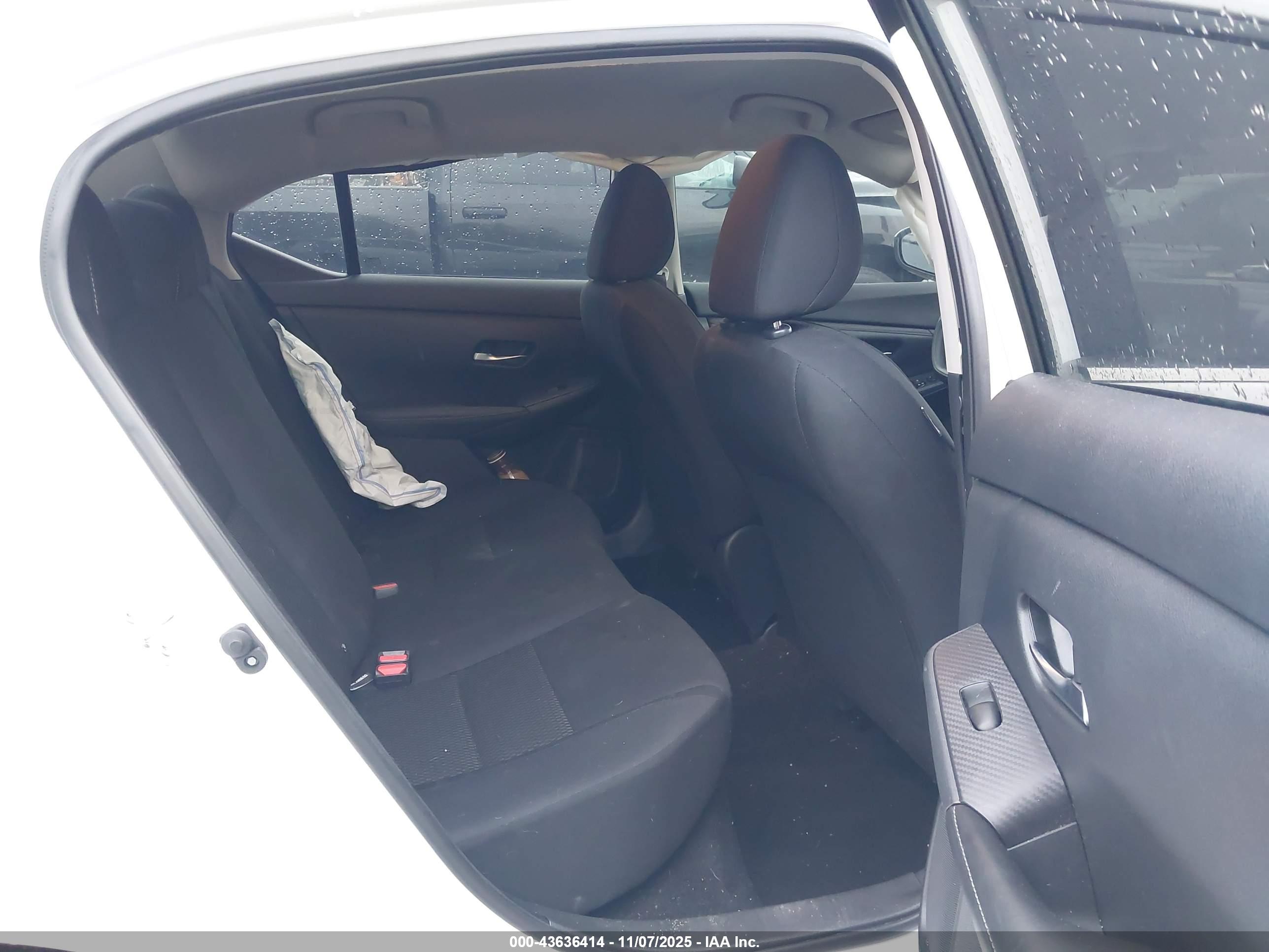 NISSAN SENTRA image 8