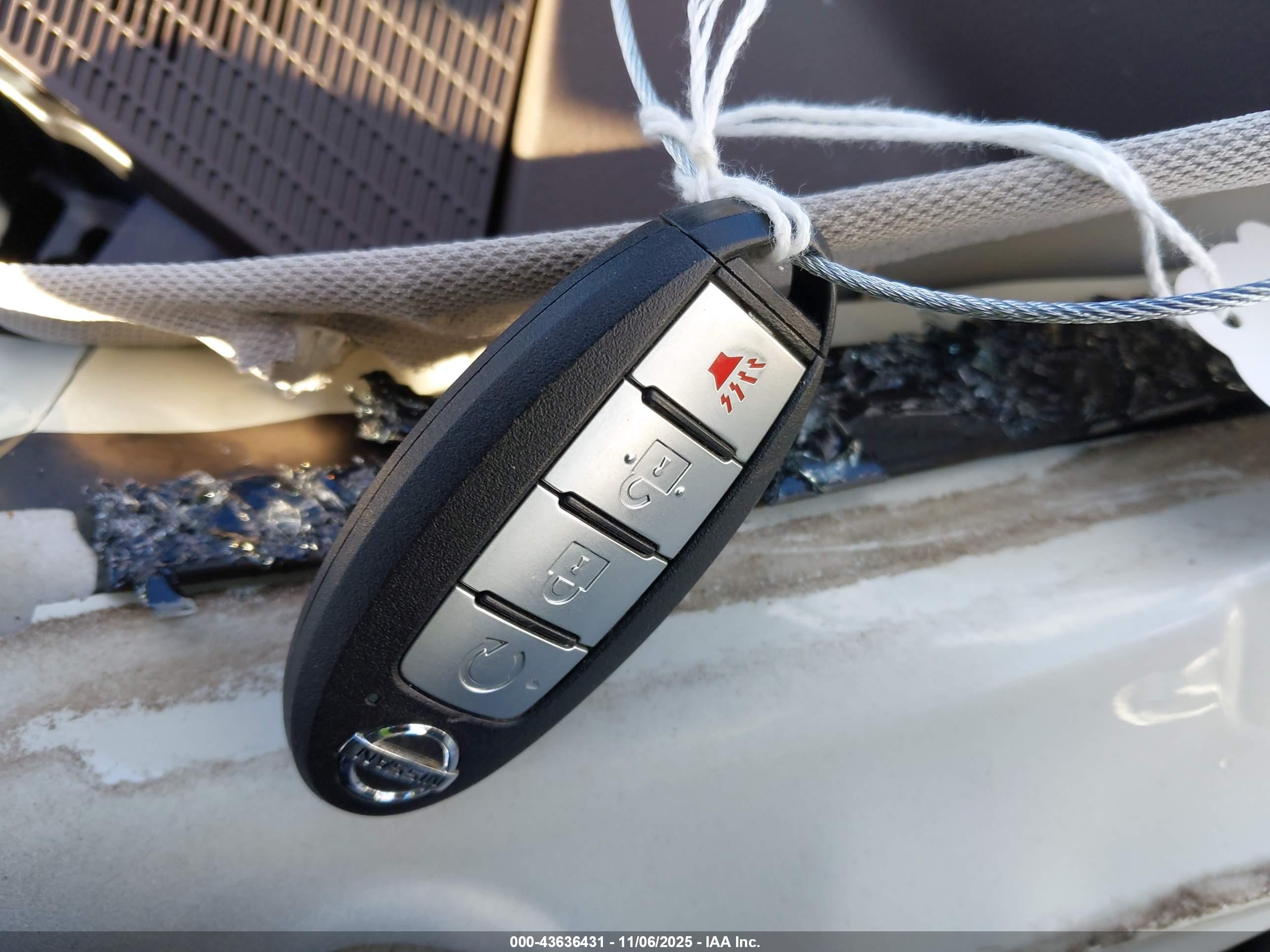 NISSAN ROGUE image 11