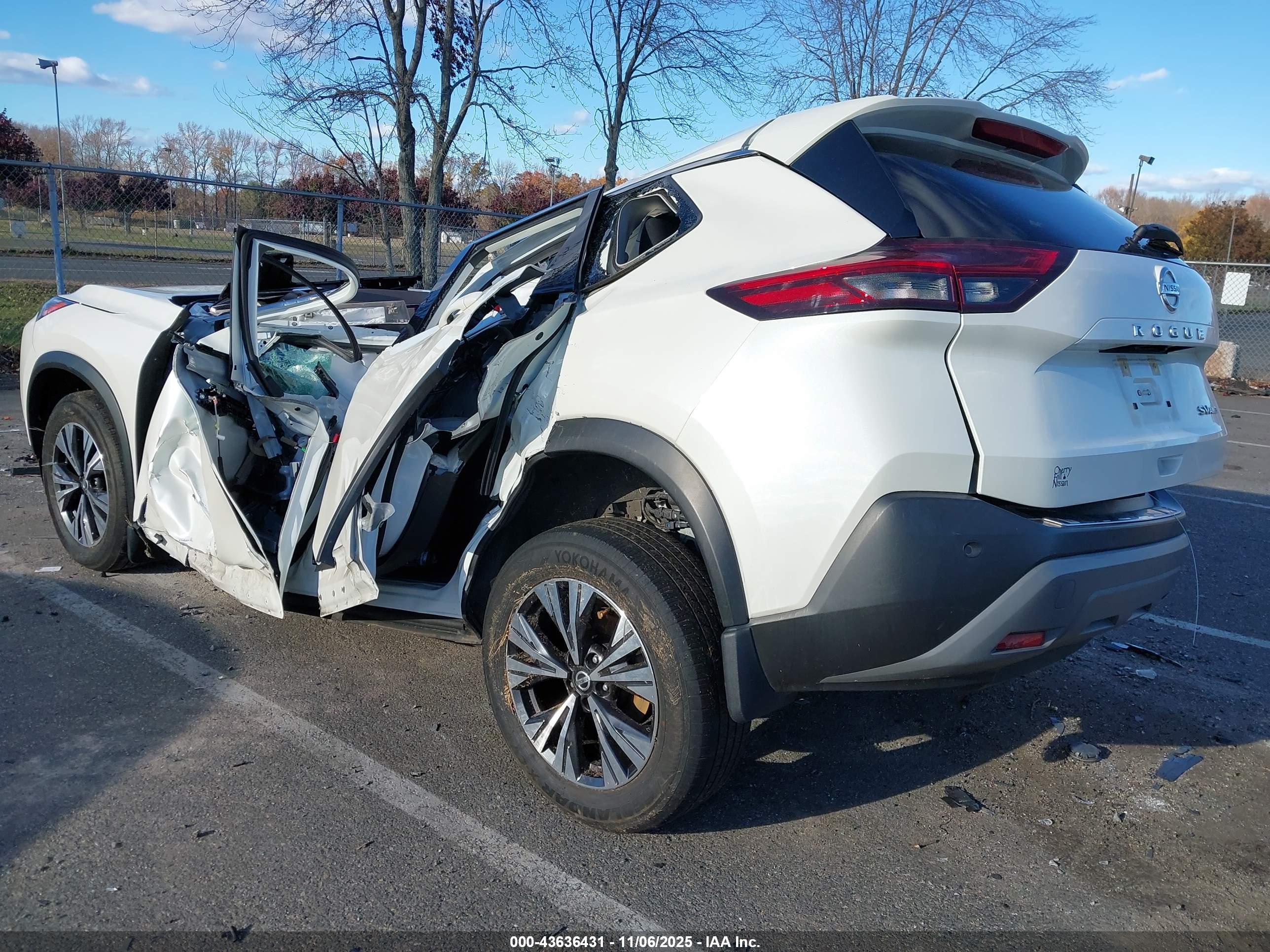 NISSAN ROGUE image 3
