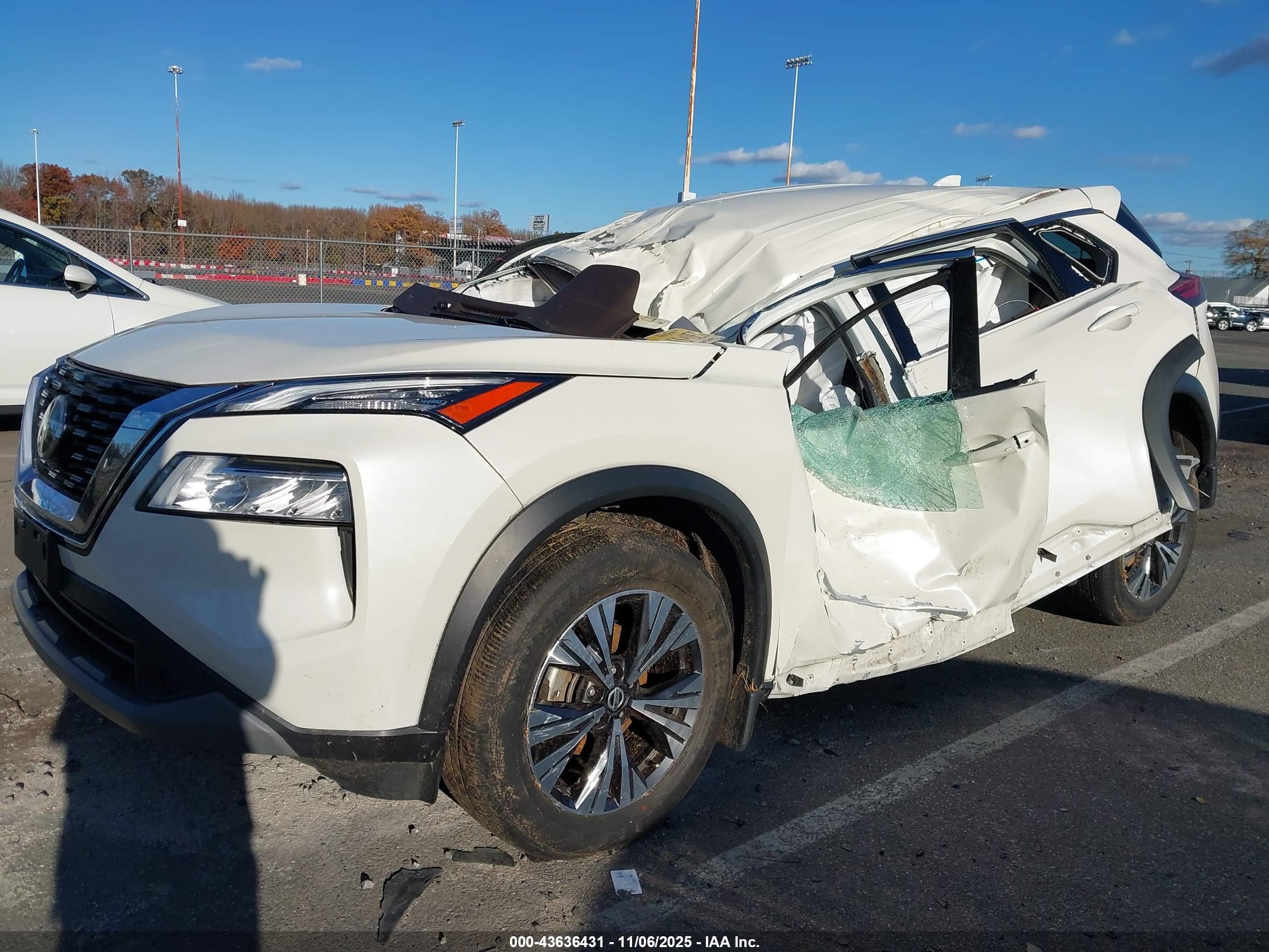 NISSAN ROGUE image 6