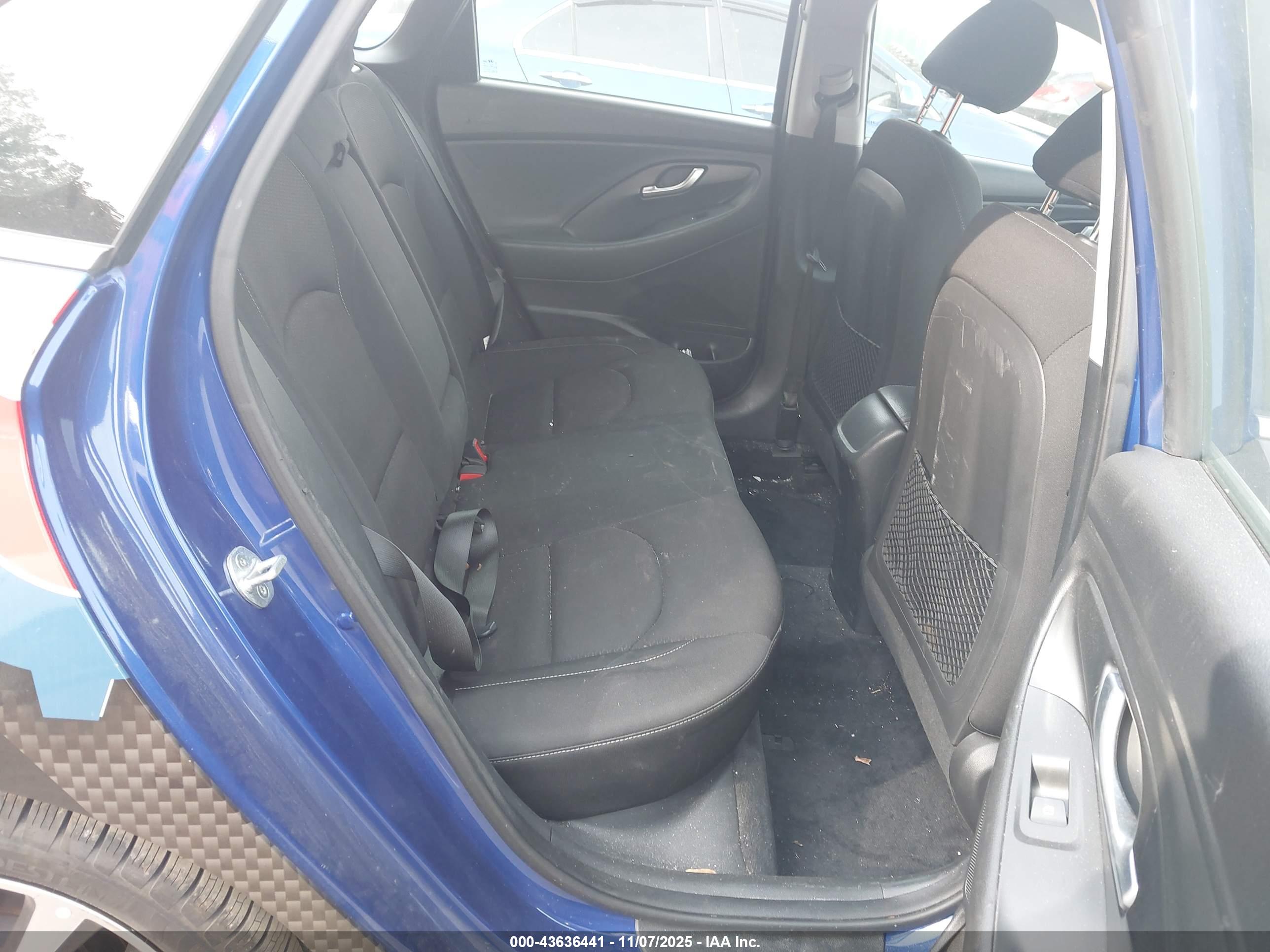 HYUNDAI ELANTRA image 8