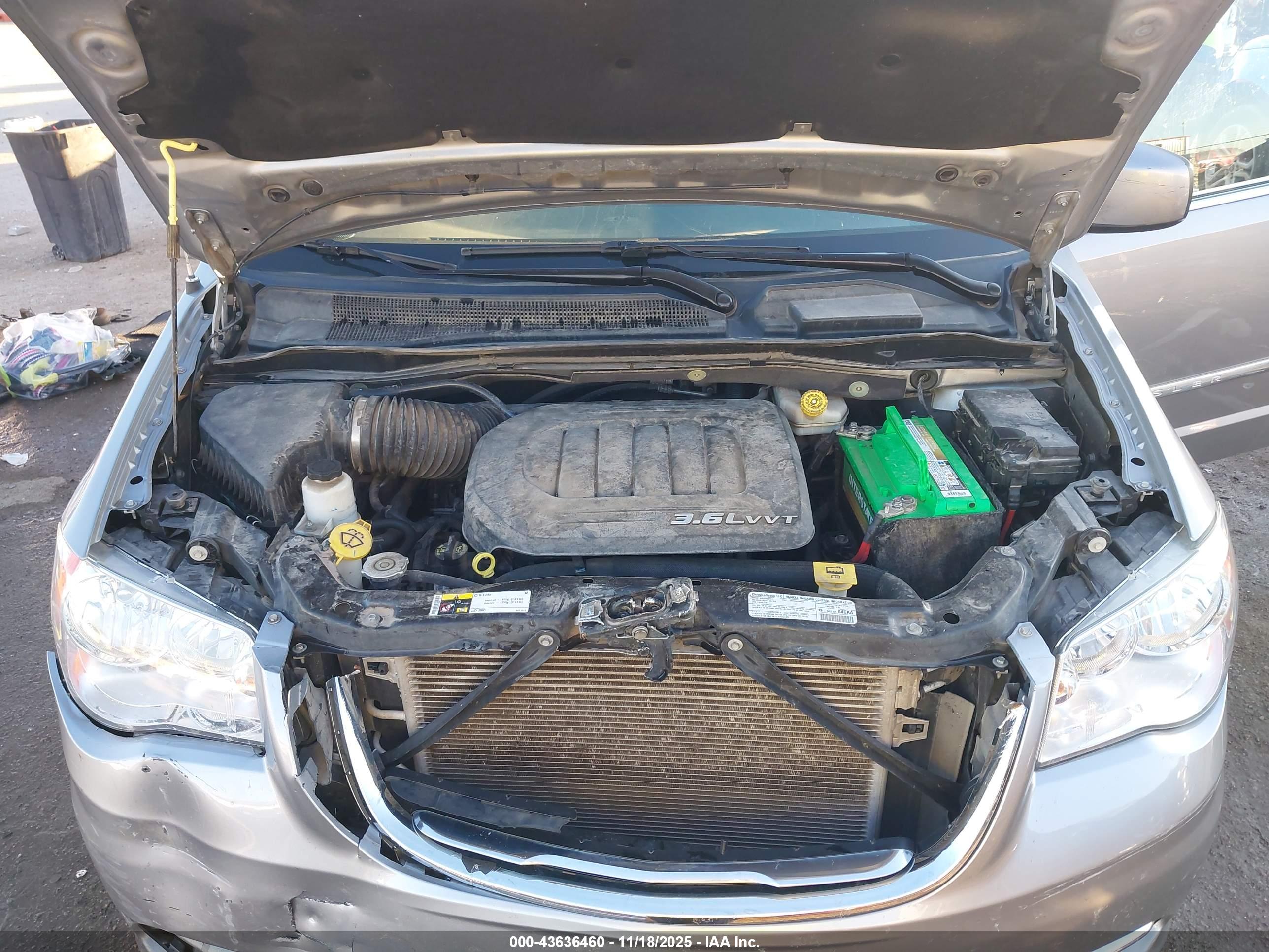 CHRYSLER TOWN image 10