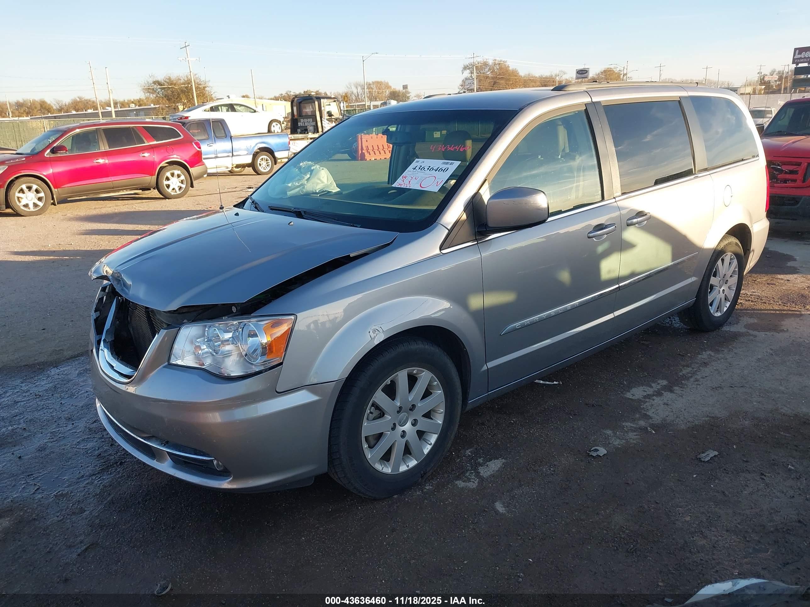 CHRYSLER TOWN image 2