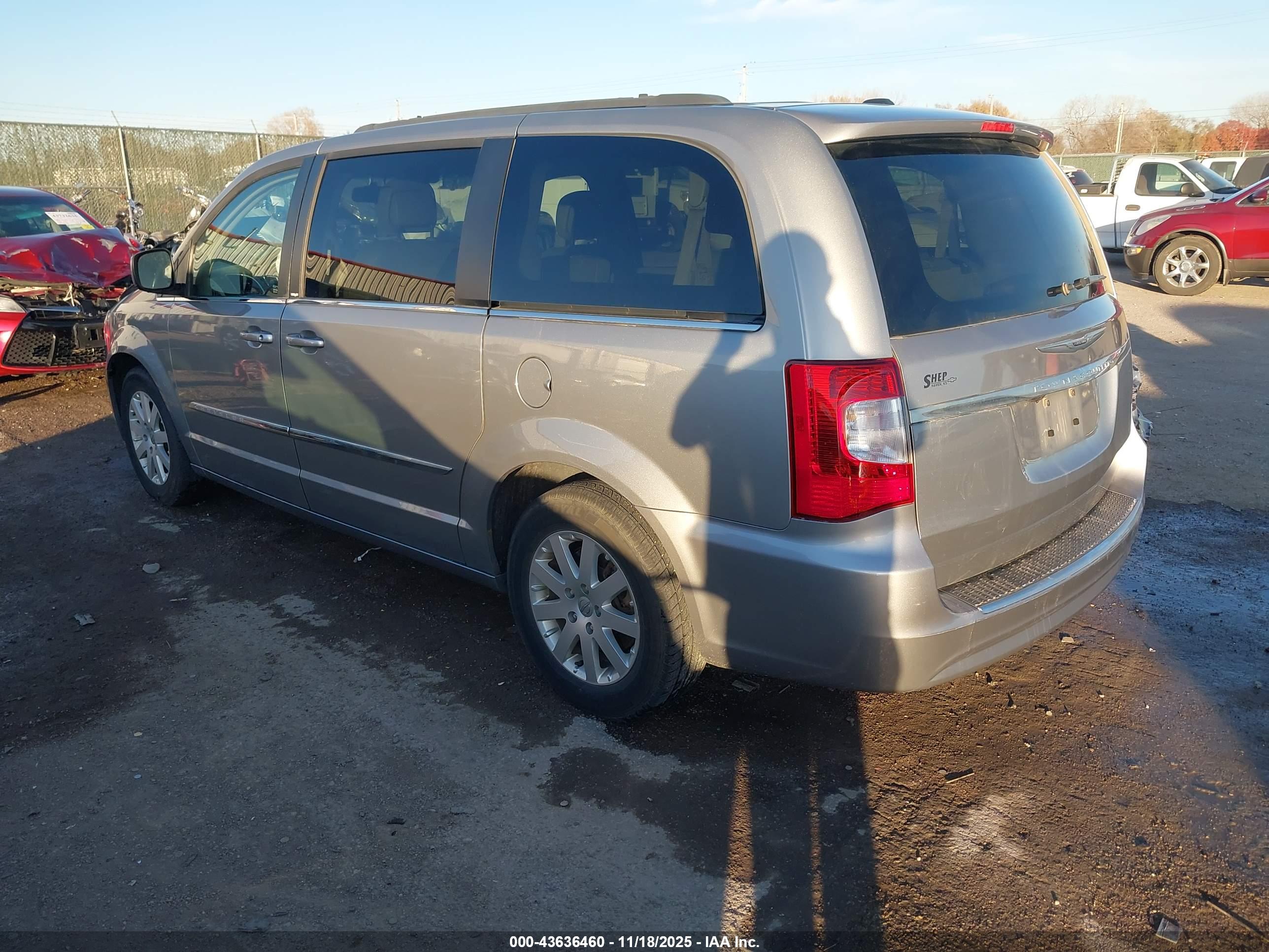 CHRYSLER TOWN image 3
