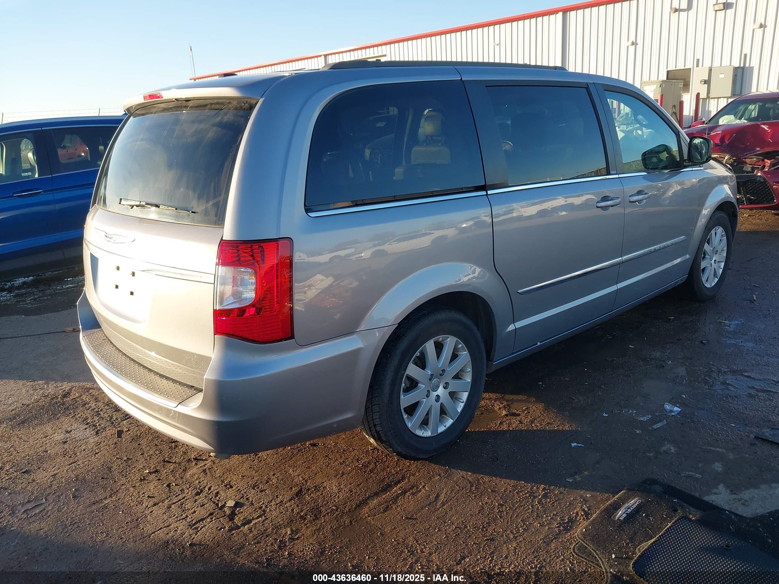 CHRYSLER TOWN image 4