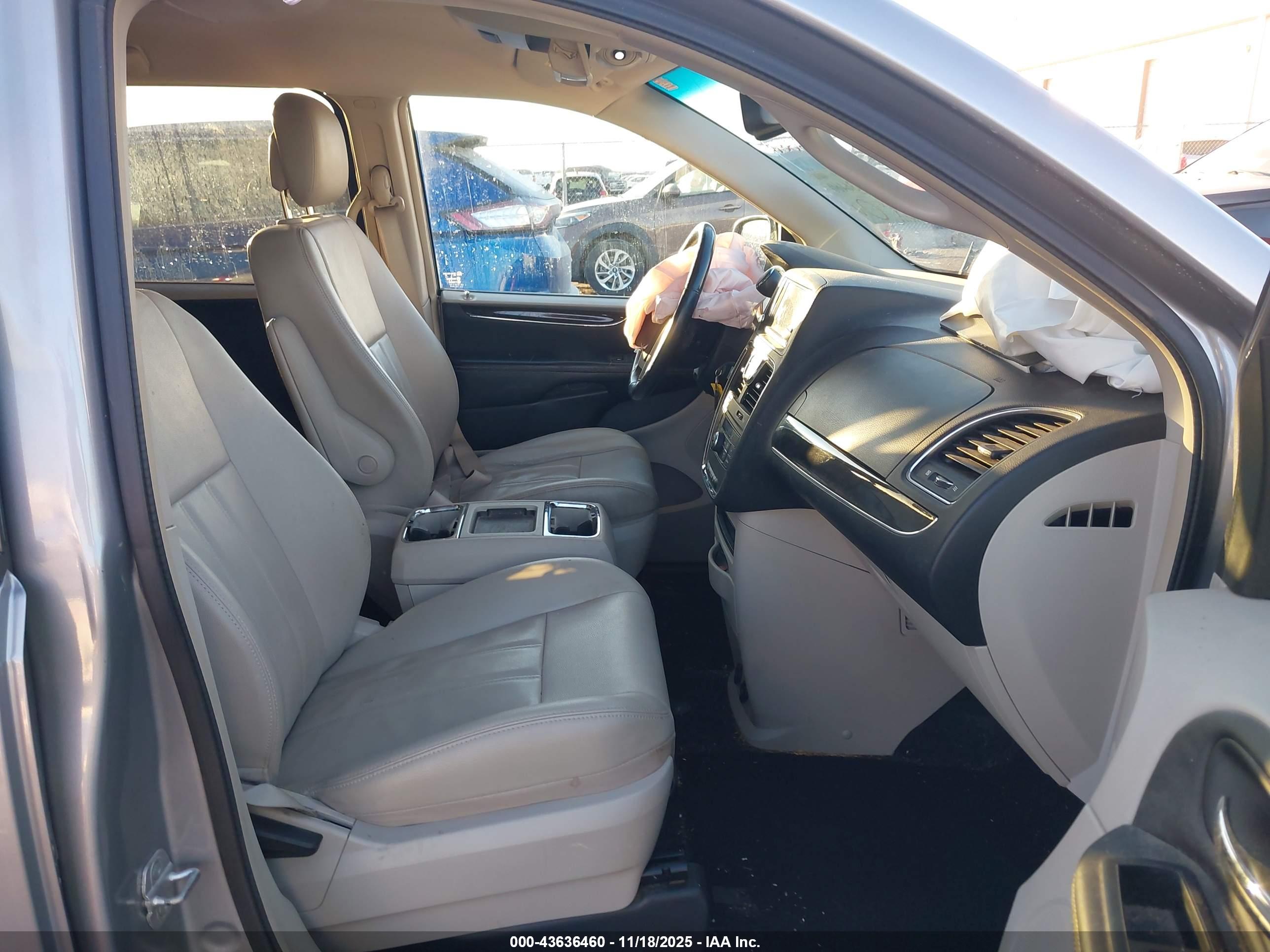 CHRYSLER TOWN image 5