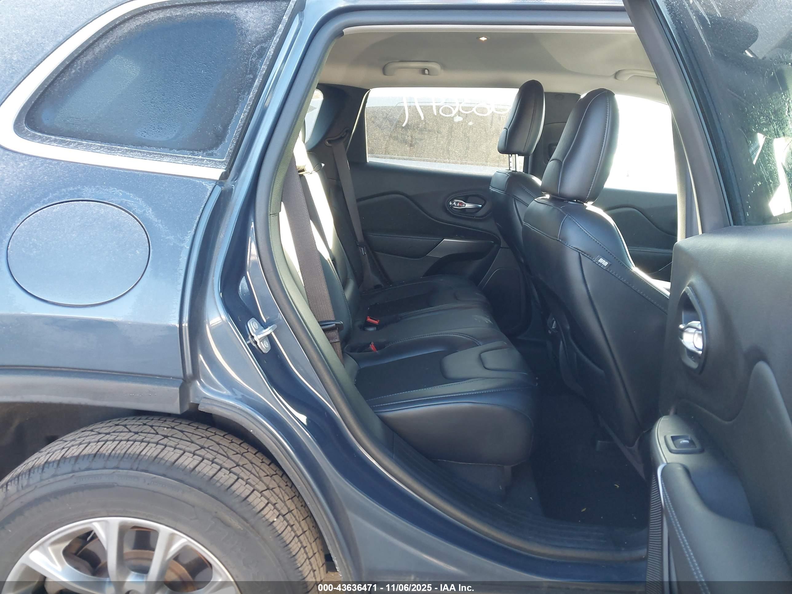 JEEP CHEROKEE image 8