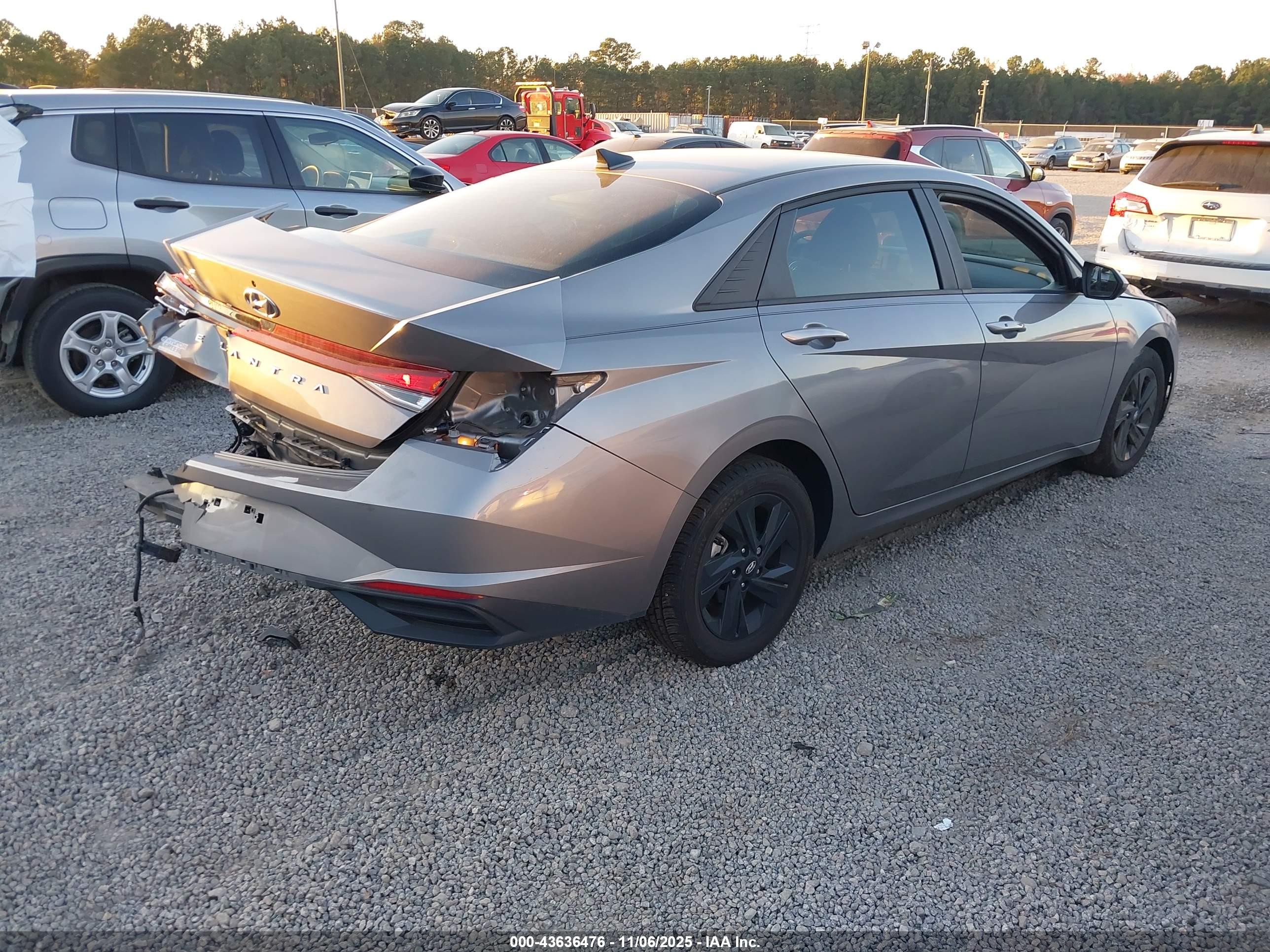 HYUNDAI ELANTRA image 4