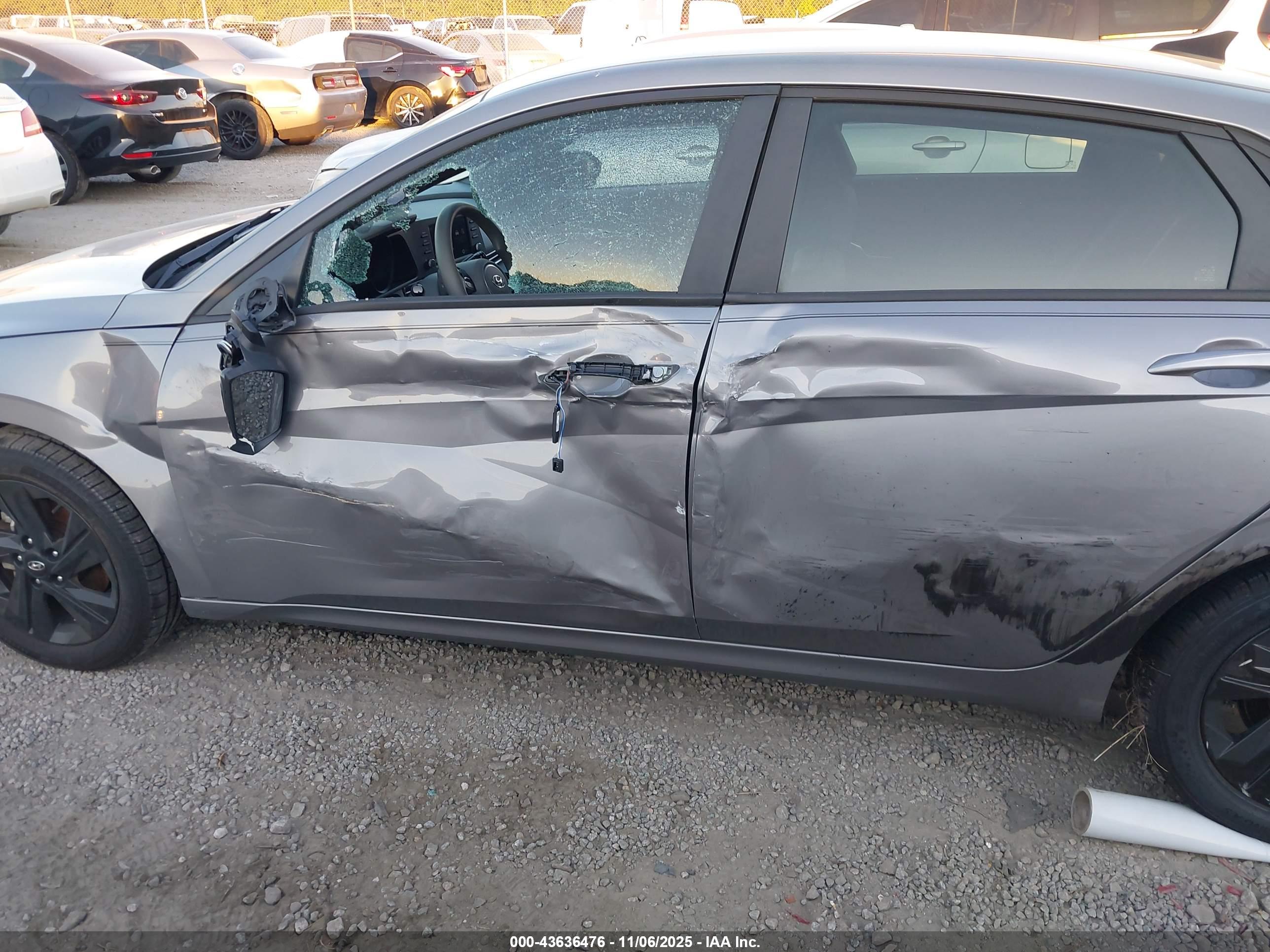 HYUNDAI ELANTRA image 6