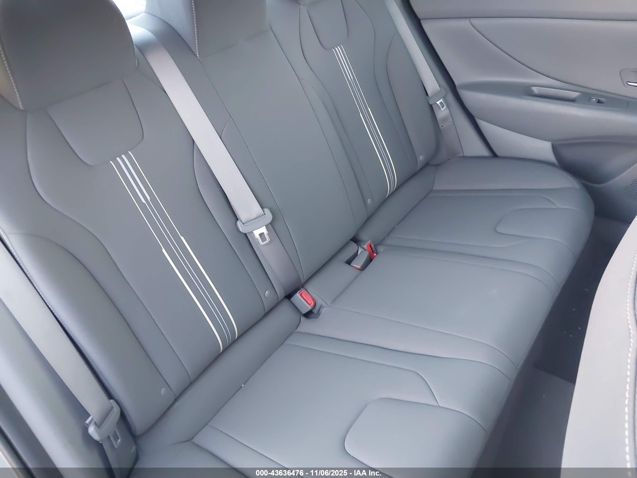 HYUNDAI ELANTRA image 8