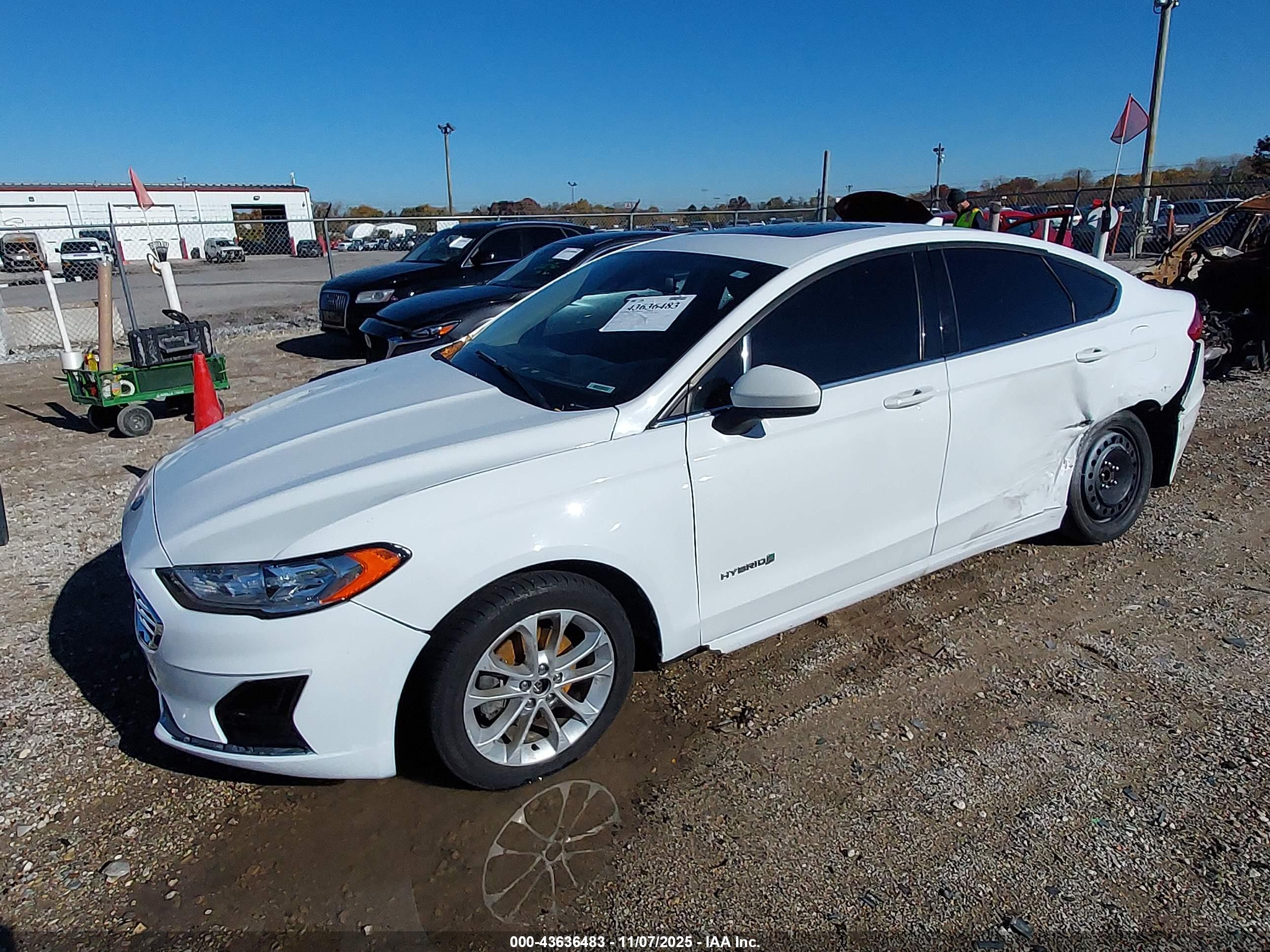 FORD FUSION image 2